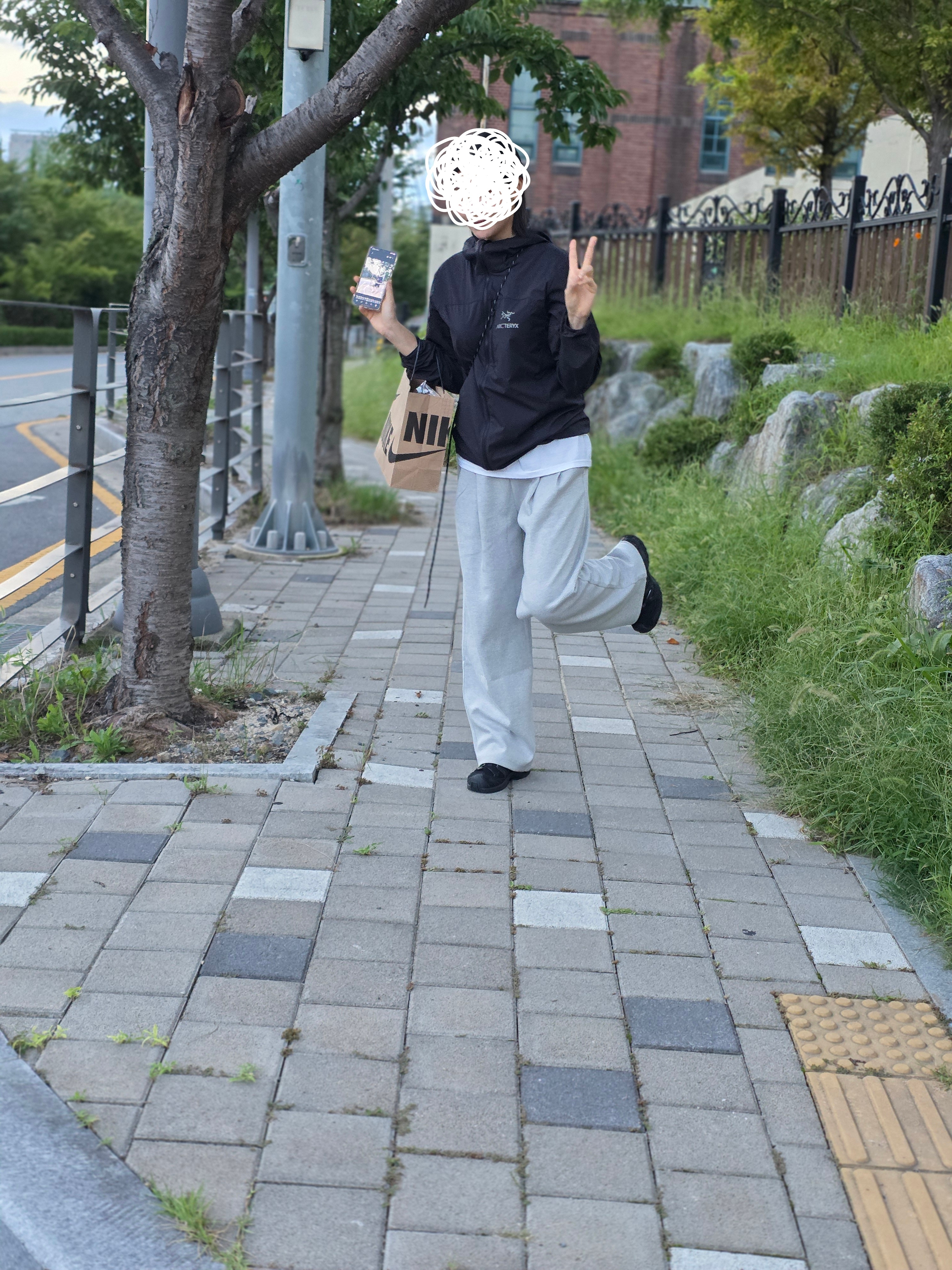 Arc'teryx Squamish Hoody Black, Nike x Drake Nocta Club Cap Black 착용 스타일 - 2