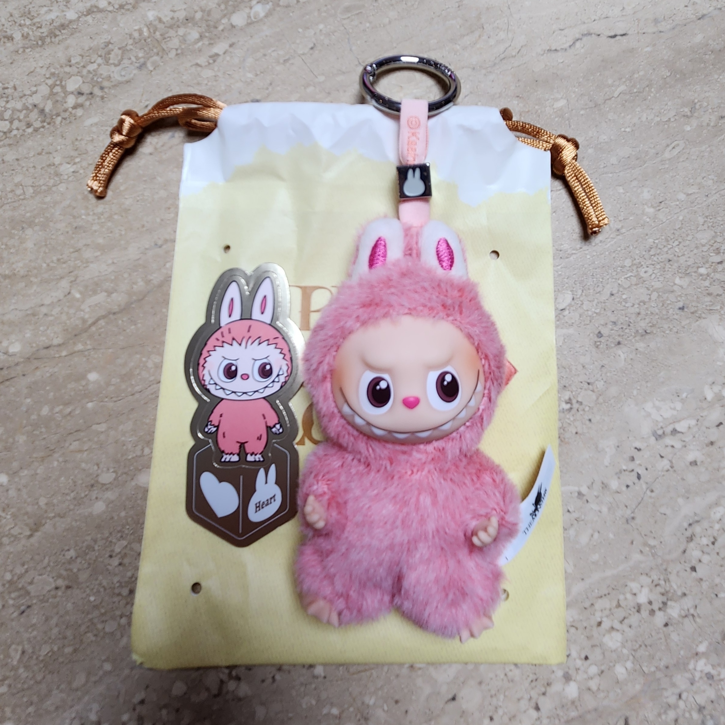 Pop Mart Labubu The Monsters Pin For Love Series Vinyl Plush Pendant (A-M) Heart (Opened Case) 착용 스타일 - 1