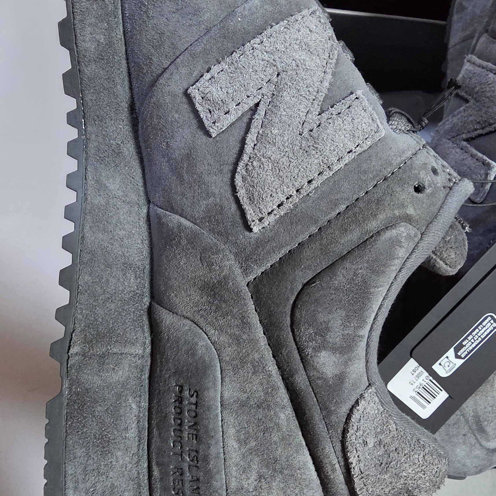 New Balance x Stone Island 574 Ghost Dark Grey 착용 스타일 - 3