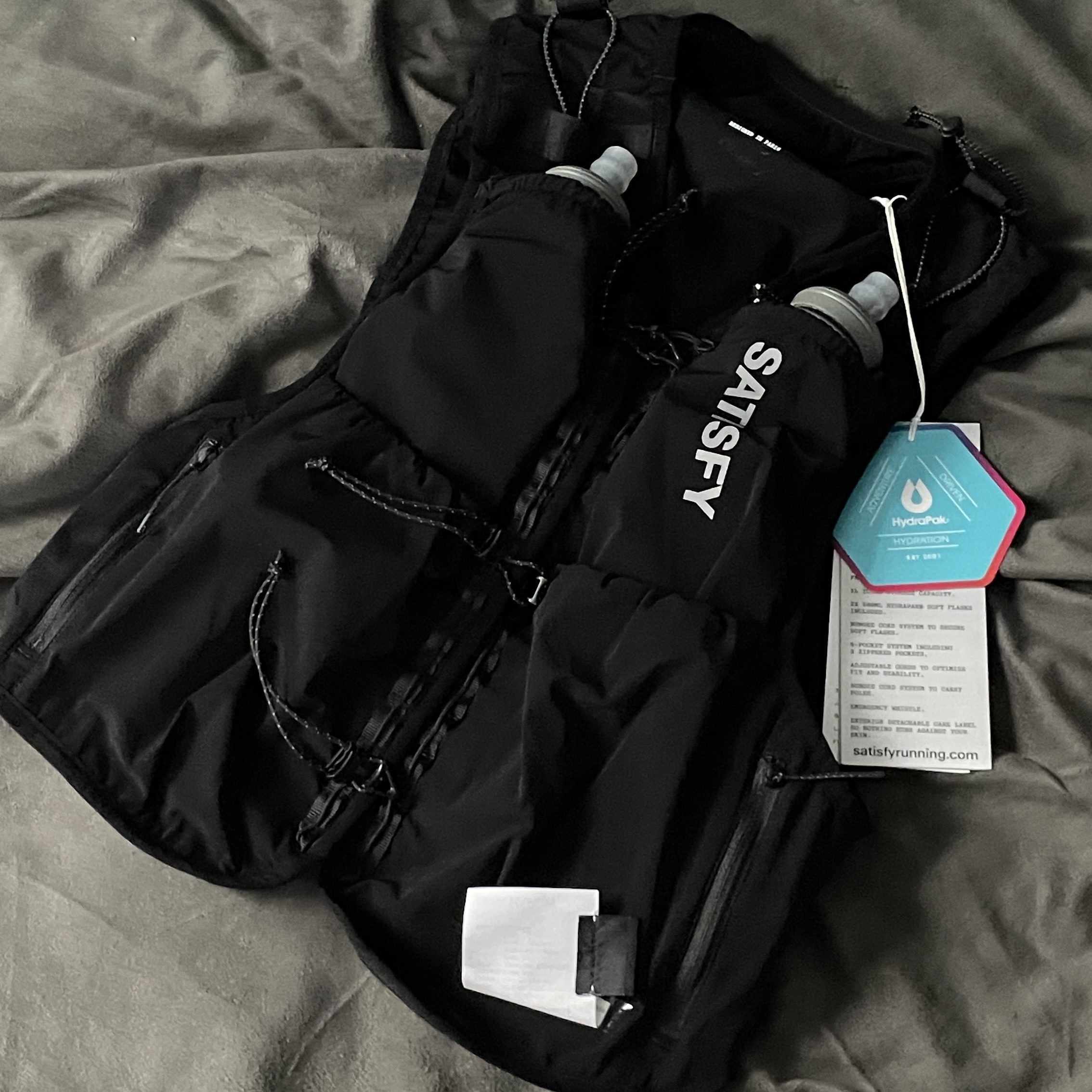Satisfy Justice Cordura 5L Hydration Vest Black 착용 스타일