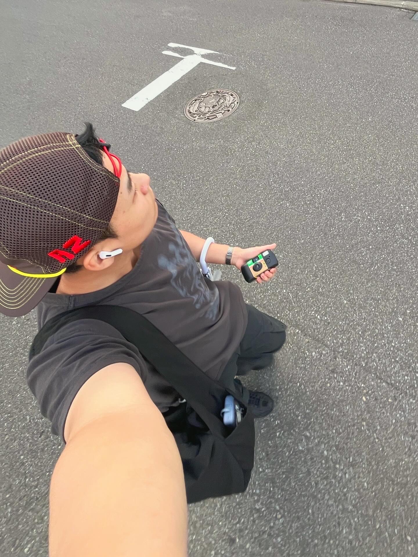 Alex Zono Ten Toe Express Trucker Hat Brown, (W) Nike Shox R4 Black 착용 스타일