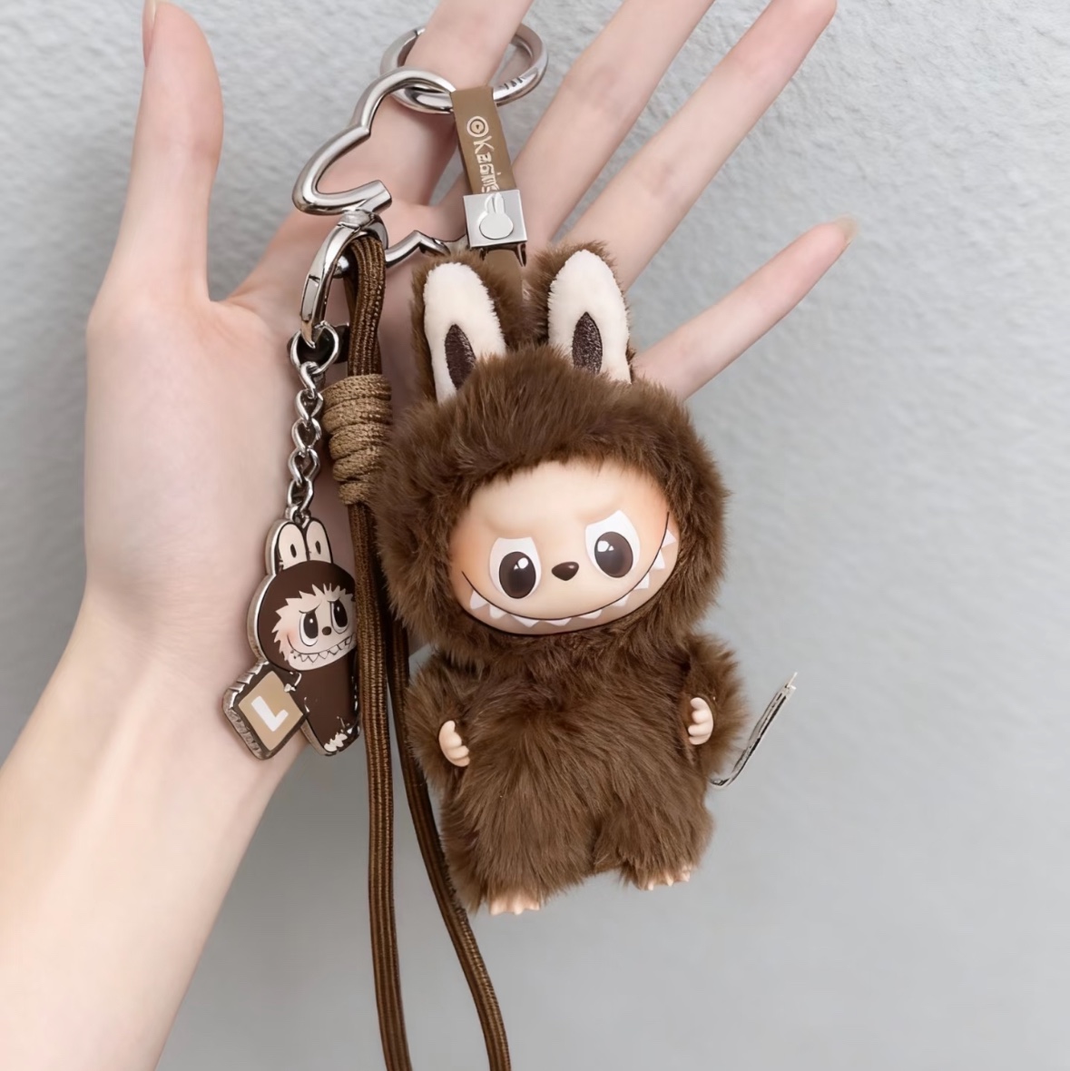 Pop Mart Labubu The Monsters Pin For Love Series Vinyl Plush Pendant (A-M) L (Opened Case), Pop Mart Labubu The Monsters Pin For Love Series - Letter Pendant (A-M) L (Opened Case) 착용 스타일