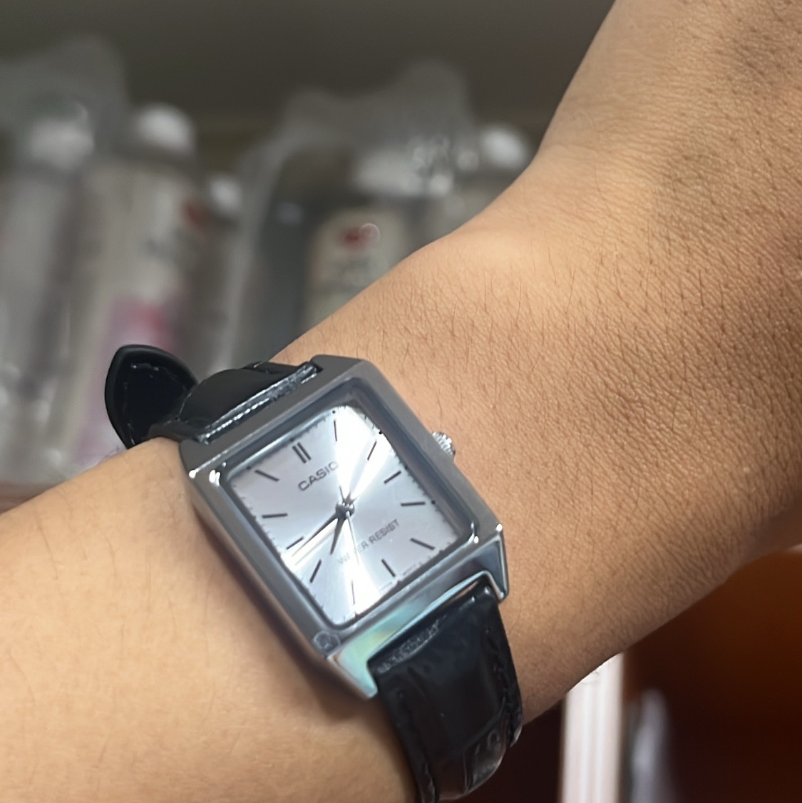 Casio LTP-V007L-7E1 착용 스타일