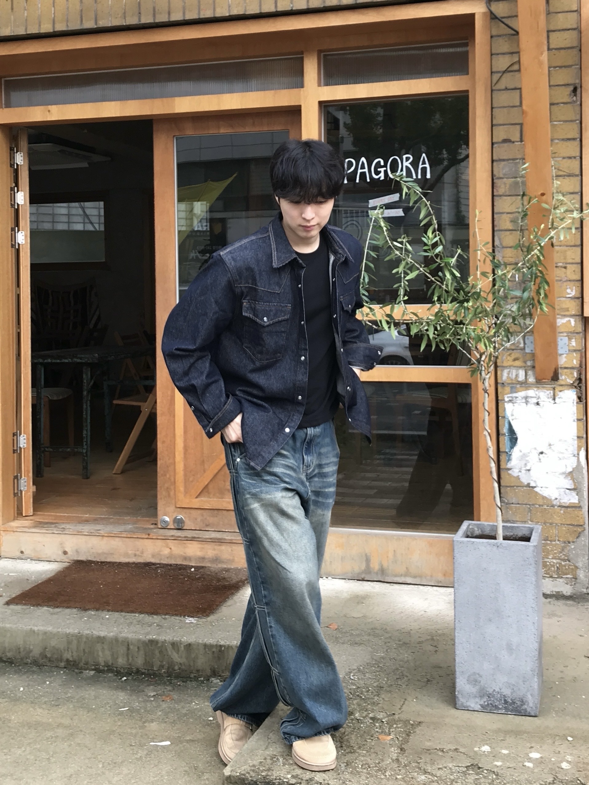 Millo Archive Lump Two Way Bag Black 착용 스타일 - 3