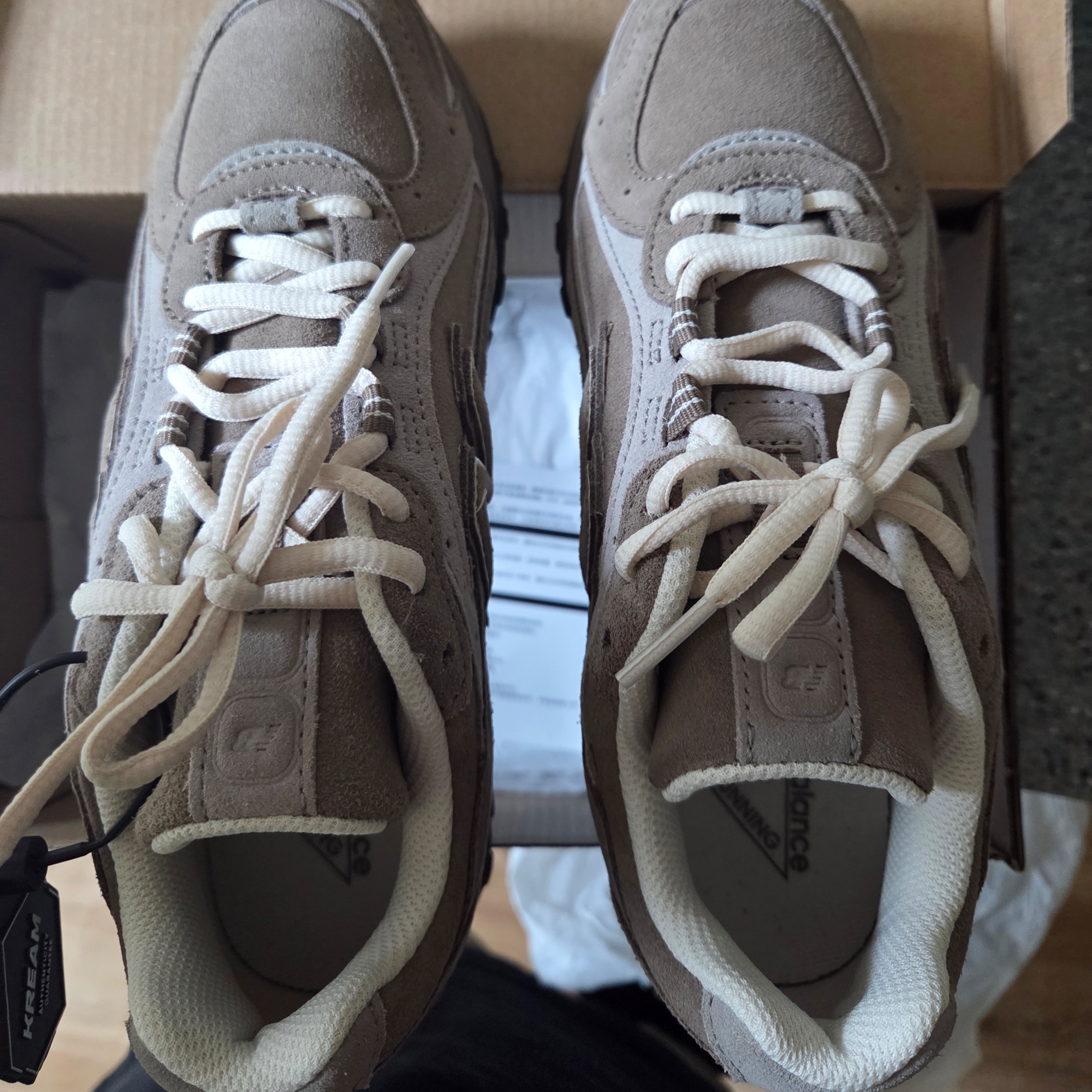 New Balance 204L Suede Mushroom Arid Stone 착용 스타일