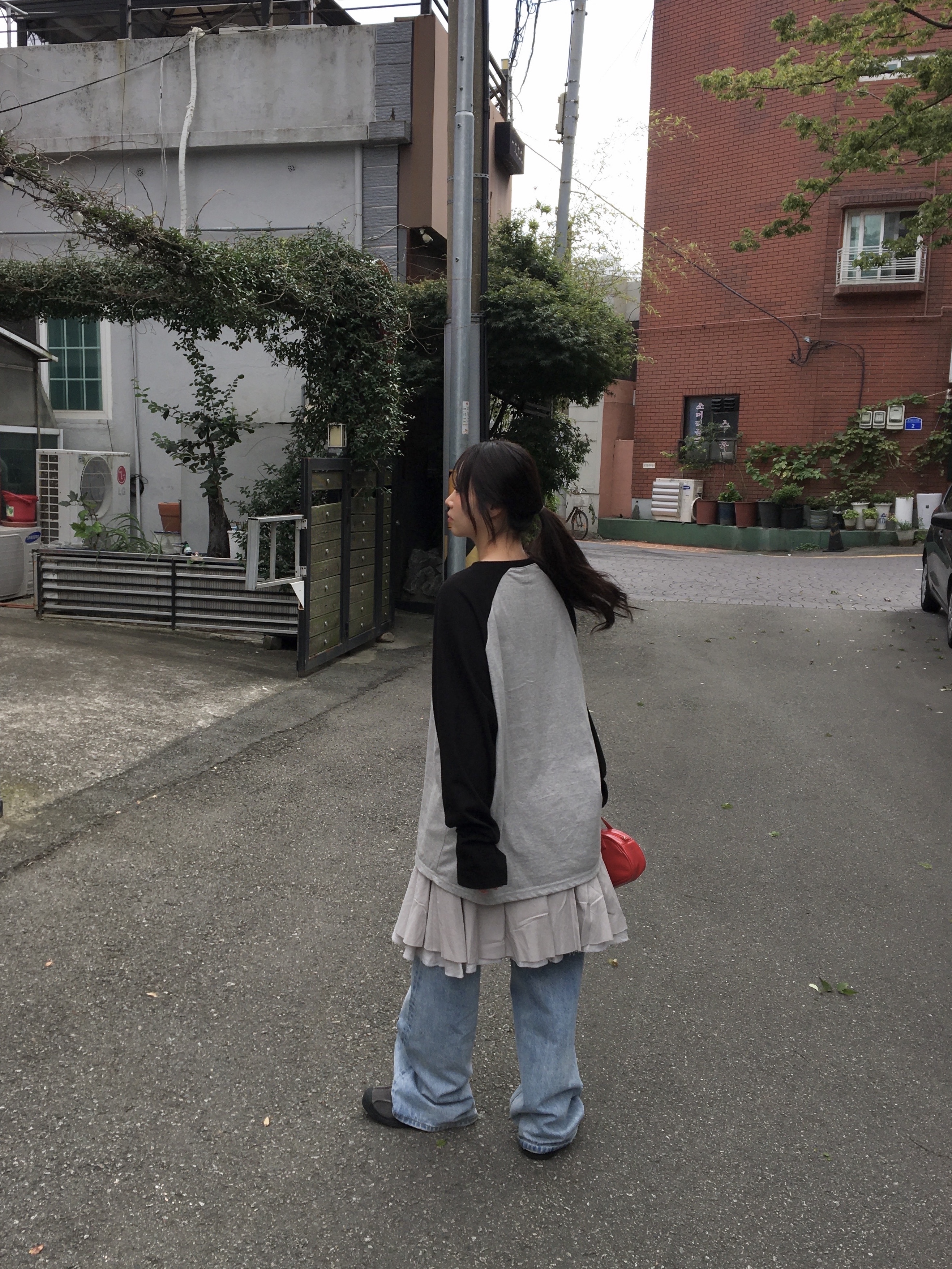 COYSEIO Double Shirring Skirt Grey, AEAE Check Patchwork Denim Pants Light Blue 착용 스타일 - 2