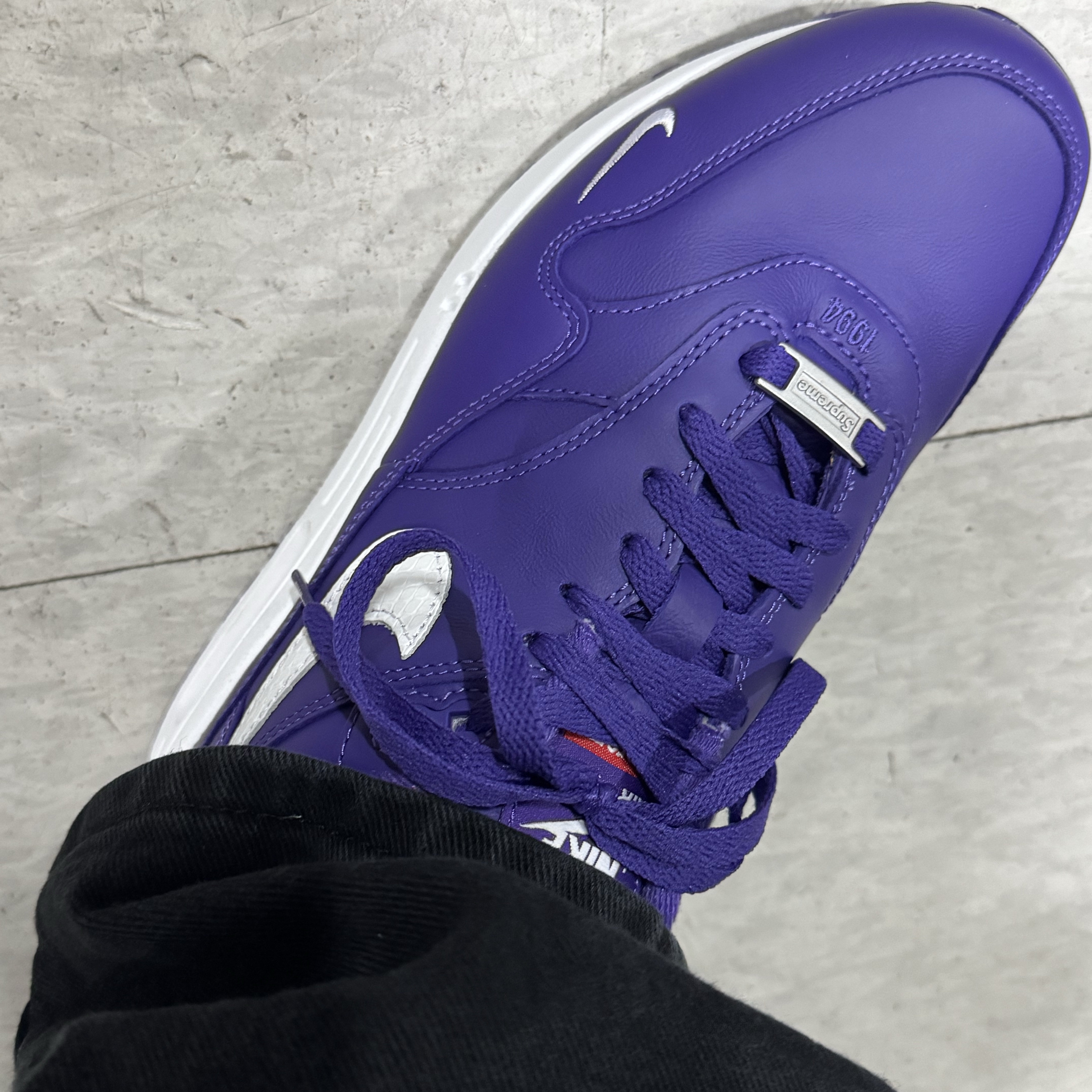 Nike x Supreme Air Max 1 '87 Varsity Purple White - 25SS 착용 스타일