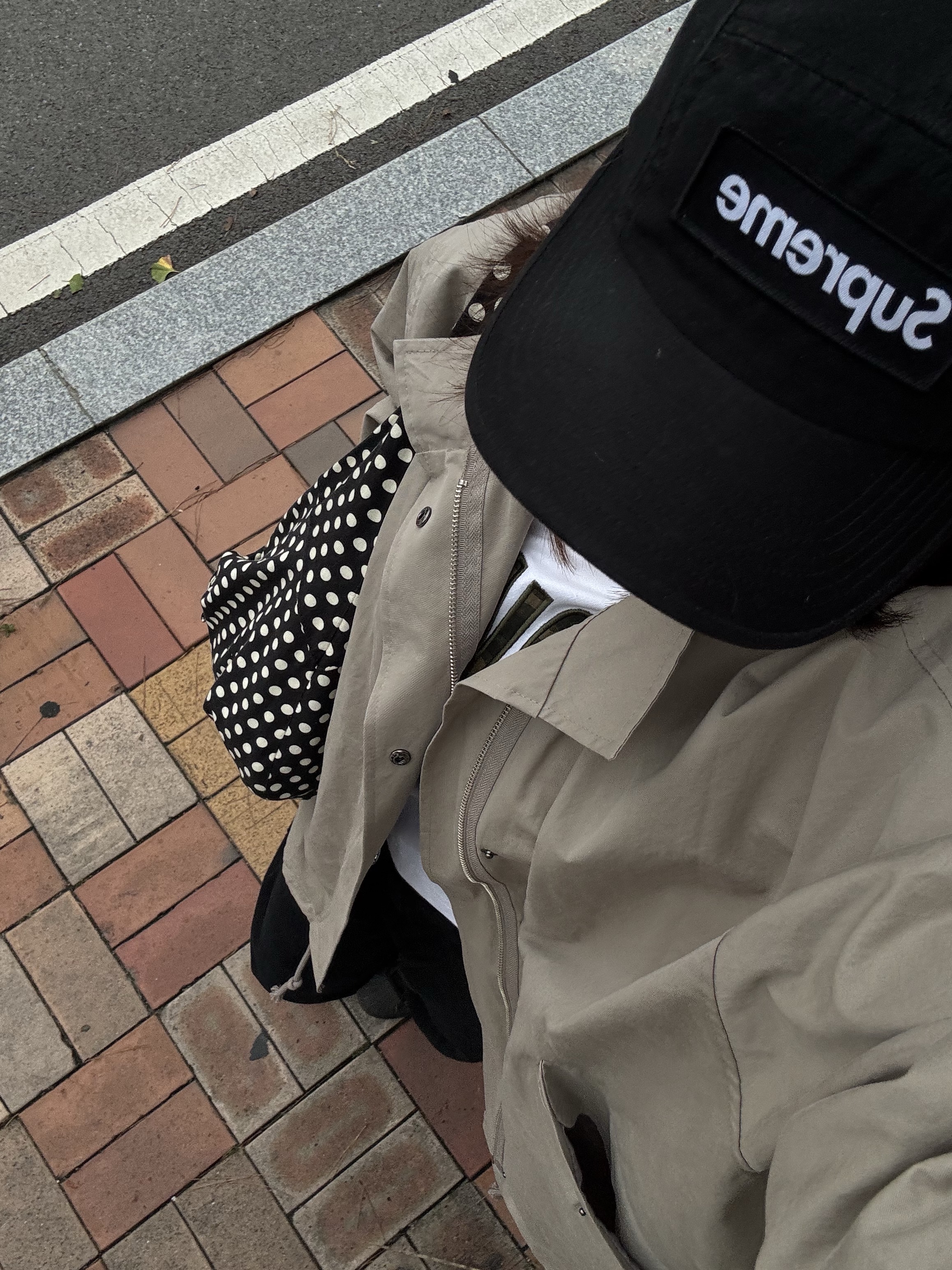Supreme Military Camp Cap Black - 23SS, Starbucks Grocery Market Banana Bearista Keychain 착용 스타일 - 1