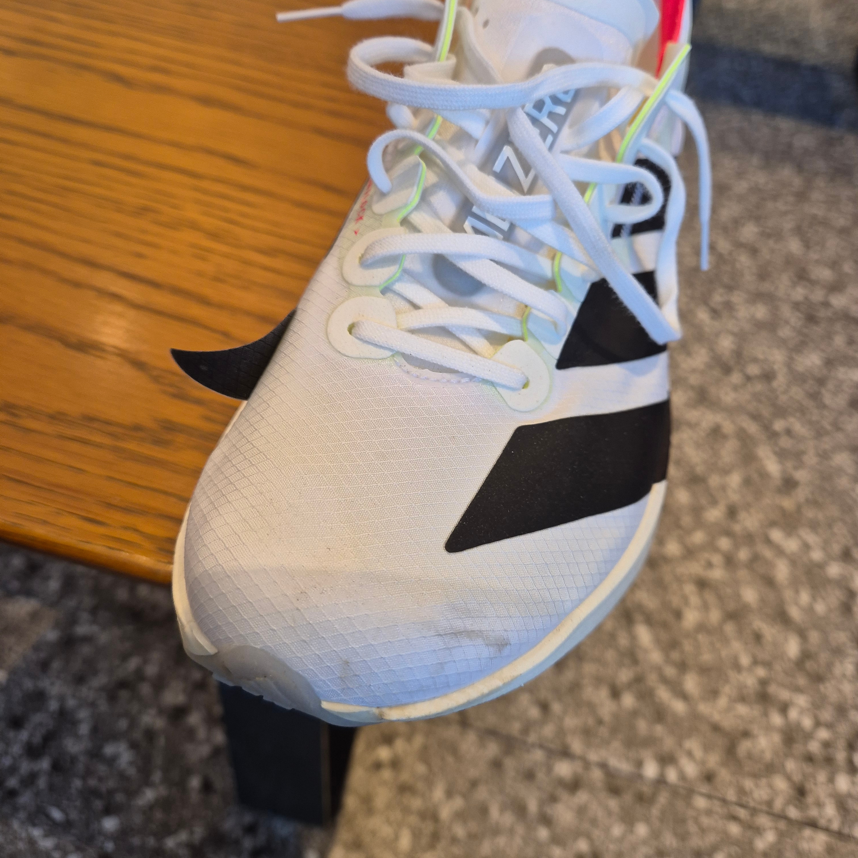 Adidas Adizero Adios Pro 4 Cloud White Core Black 착용 스타일 - 2