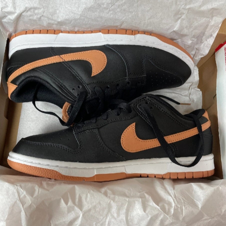 Nike Dunk Low Retro Black Amber Brown 착용 스타일
