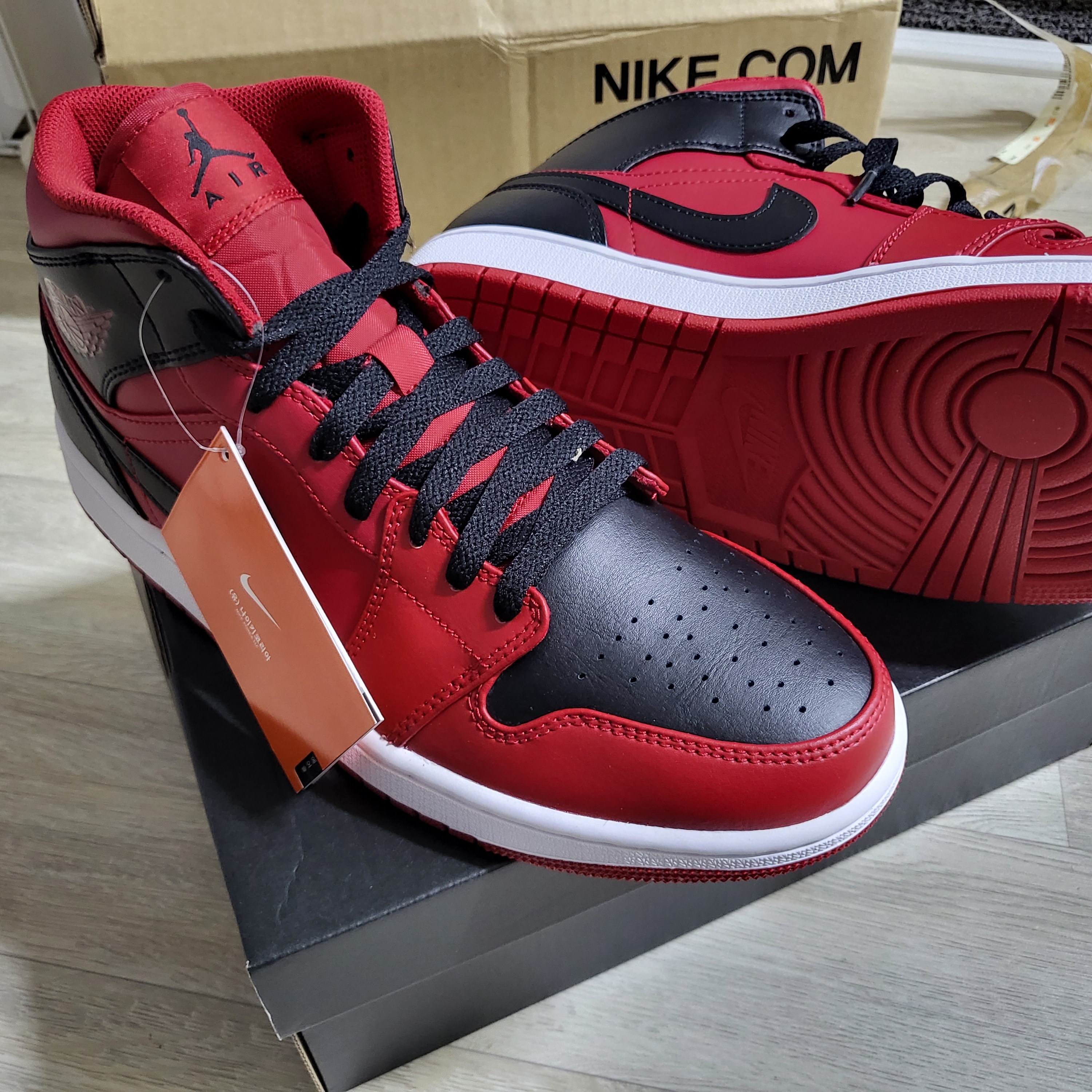 Jordan 1 Mid Bred Banned 2020 착용 스타일 - 3