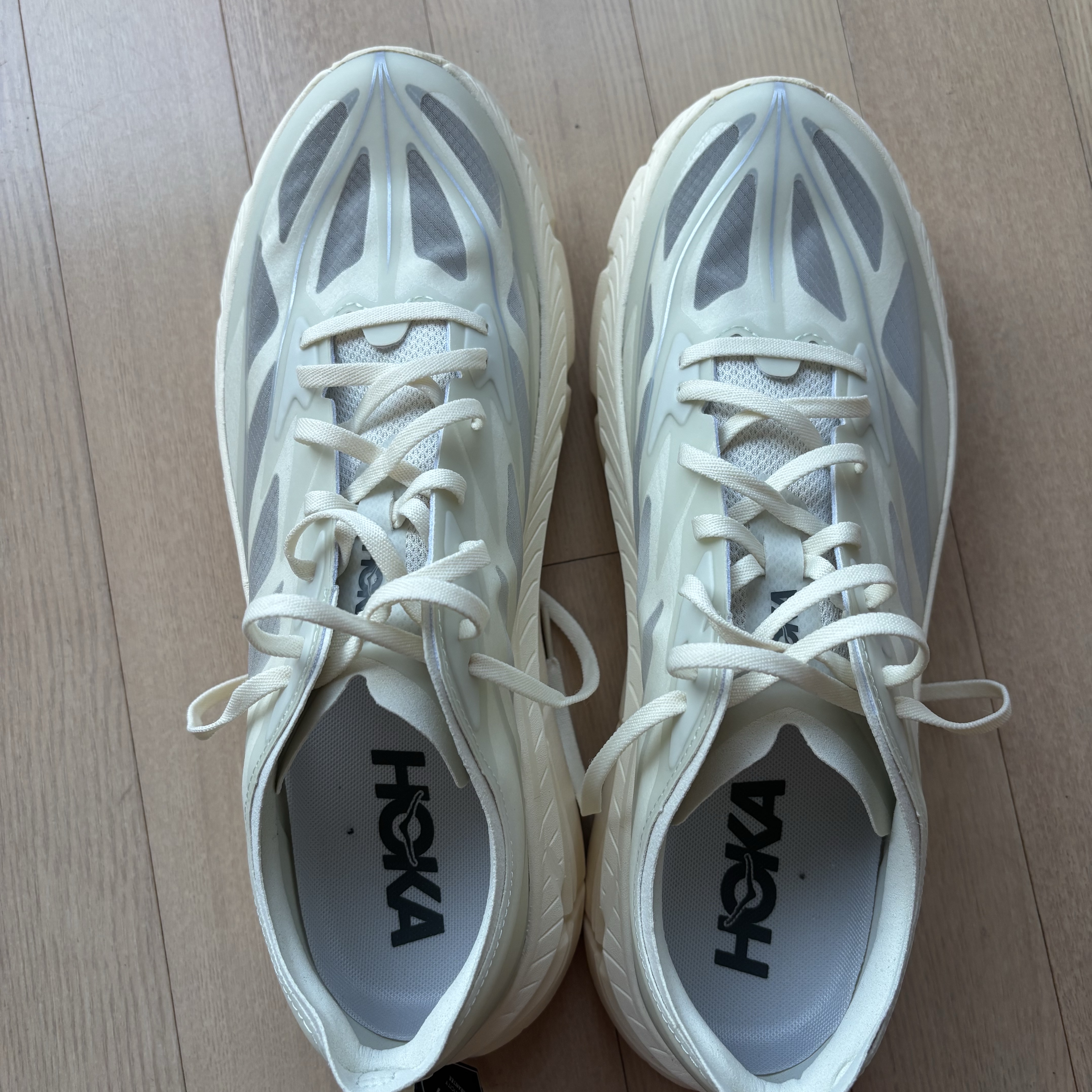 Hoka Mafate Speed 4 Lite Truffle Salt Vintage Yellow 착용 스타일