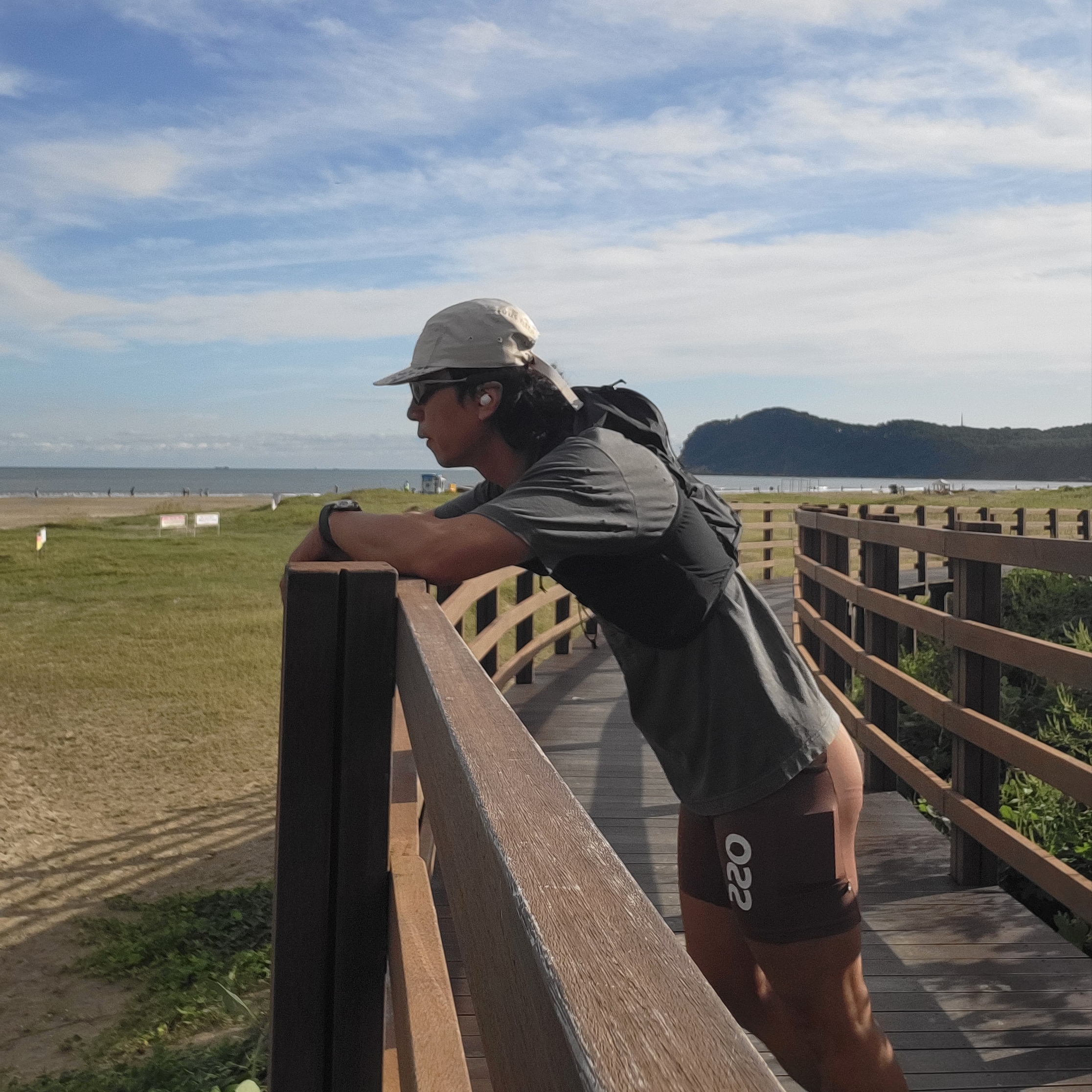 Salomon Active Skin 8 Set Black Metal, Adidas Adizero EVO SL Cloud White Core Black 착용 스타일 - 6