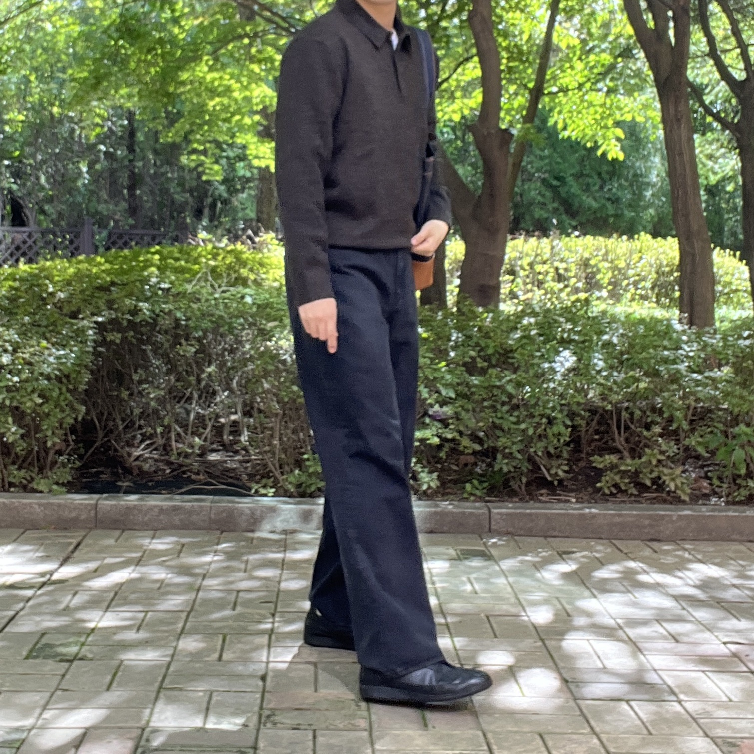 A.P.C. Axelle Tote Bag Denim Caramel, Pemont Dress Black 착용 스타일 - 2