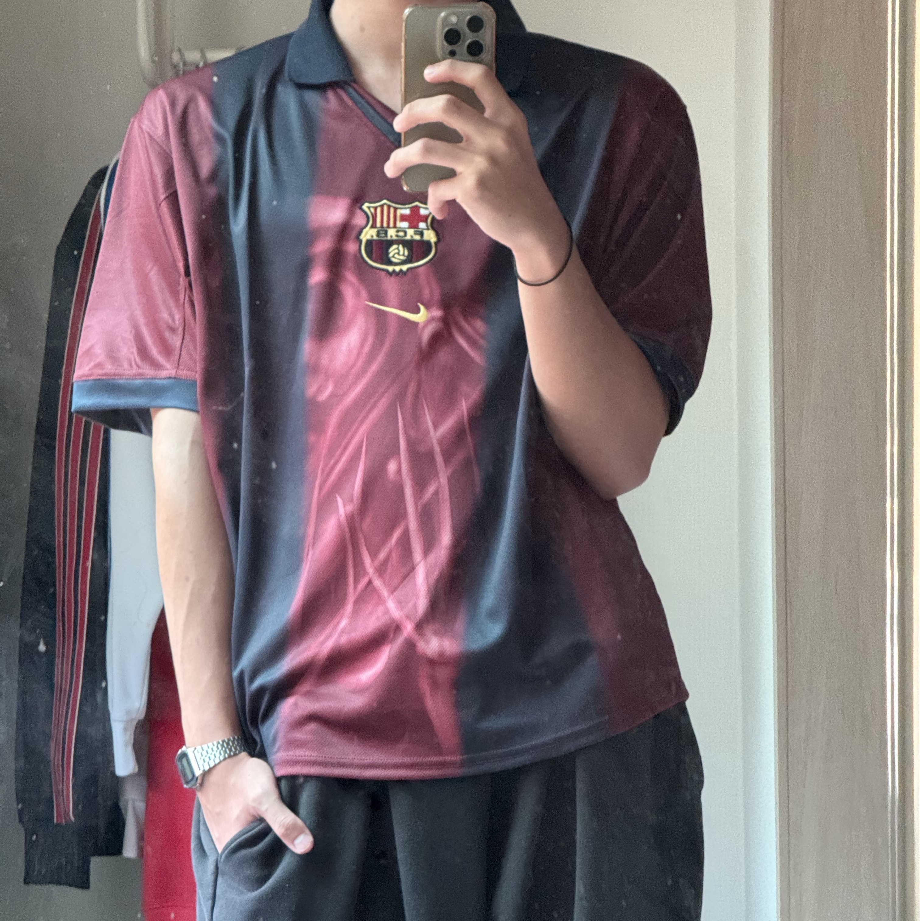 Nike FC Barcelona x Travis Scott Retro 2000/01 Home Skeleton Jersey Multicolor (Non Marking Ver.), Casio A-159WA-N1 착용 스타일 - 3