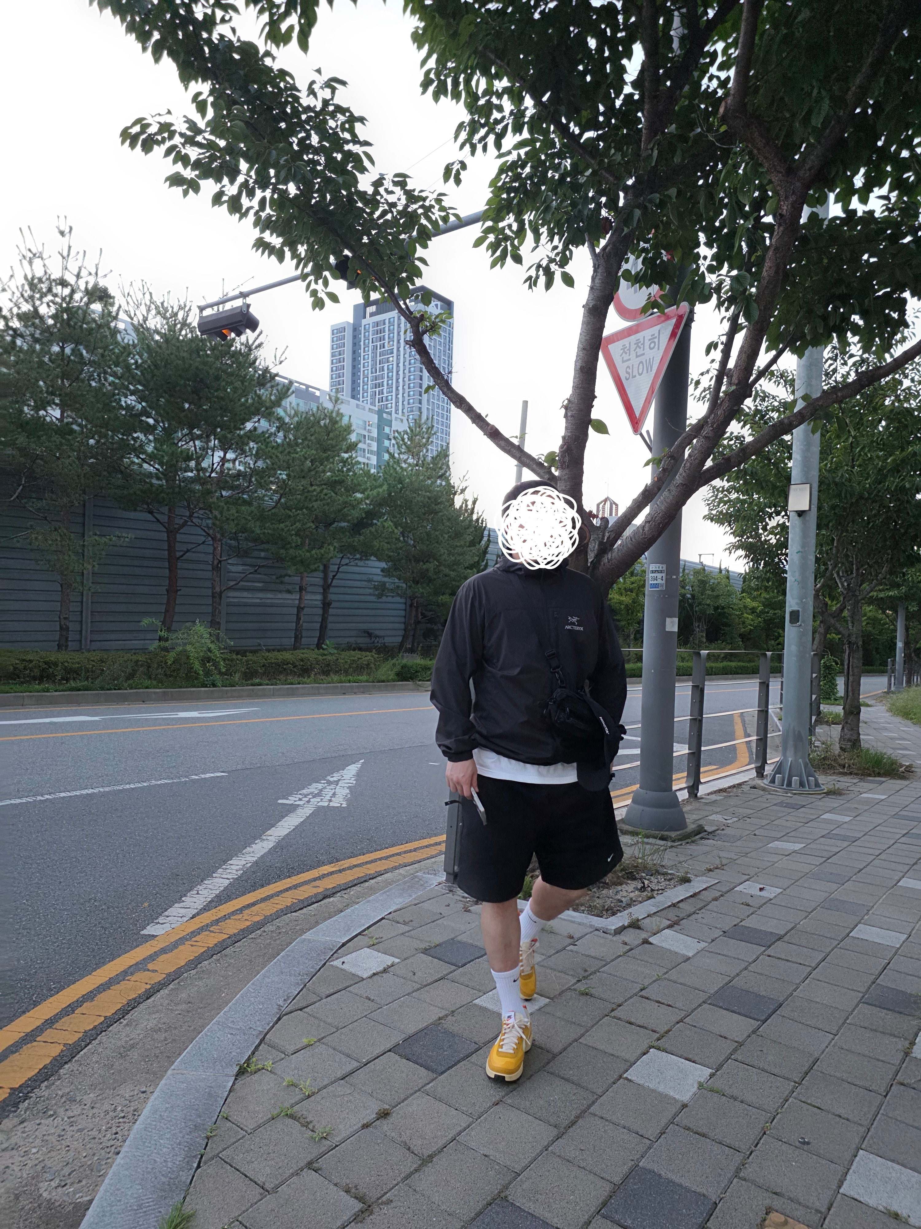 Arc'teryx Squamish Hoody Black, Nike x Drake Nocta Club Cap Black 착용 스타일 - 1