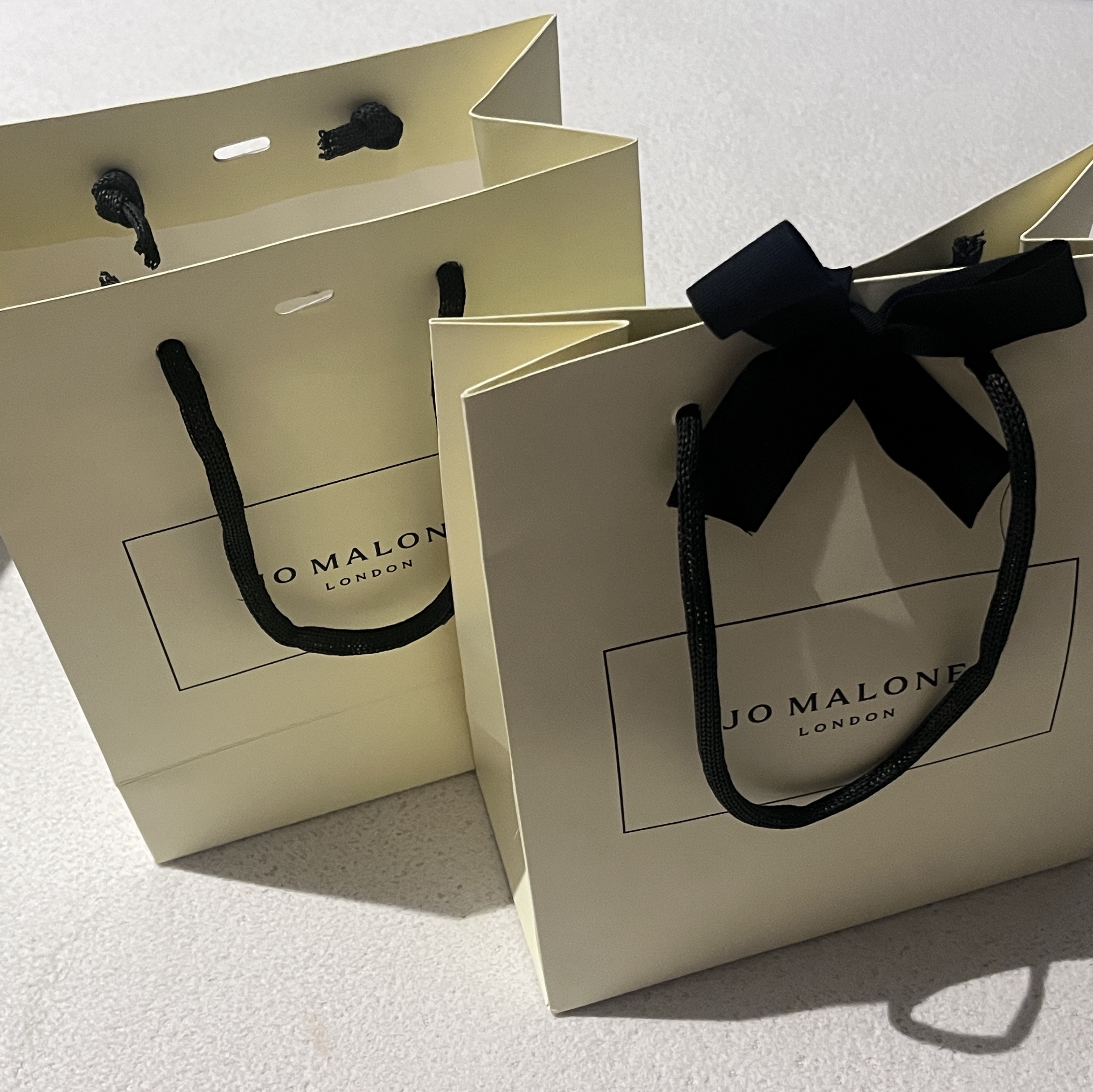 Jo Malone Nectarine Blossom & Honey Cologne 30ml, Jo Malone English Pear & Freesia Hand Cream 30ml A 착용 스타일 - 1