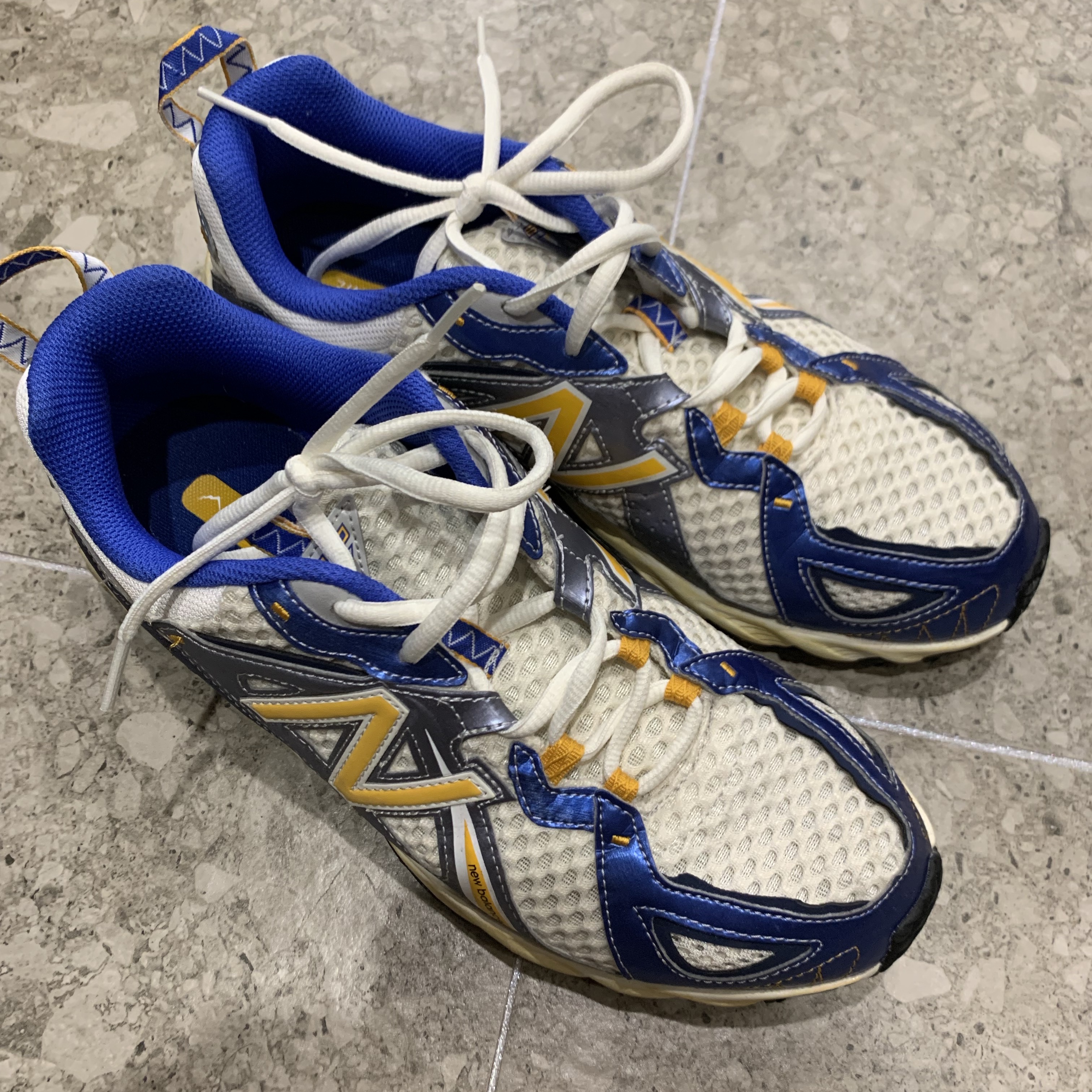New Balance x Yeseyesee ML610 Atlantic Blue Varsity Gold 착용 스타일