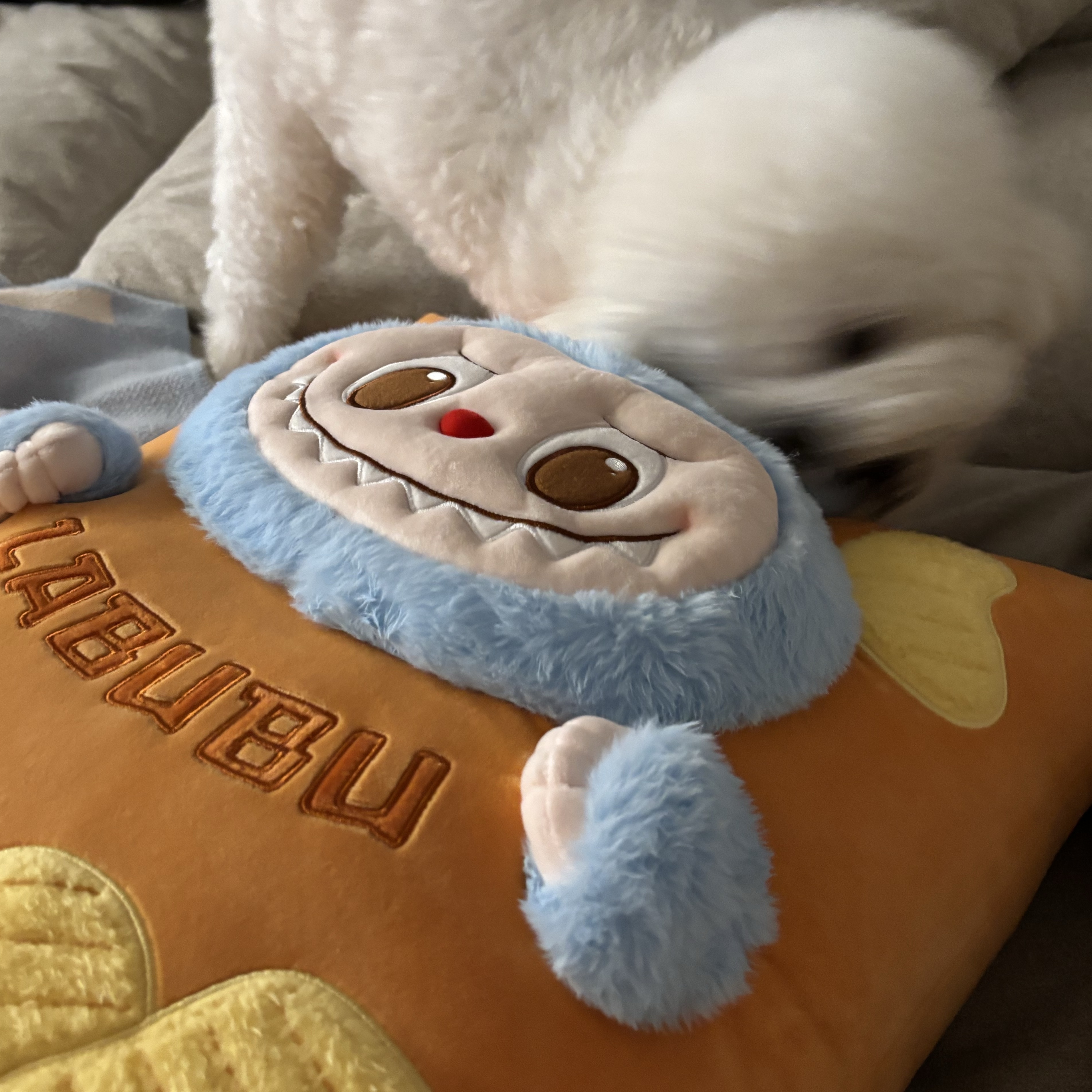 Pop Mart Labubu The Monsters Wacky Mart Series Chips Pillow 착용 스타일 - 2