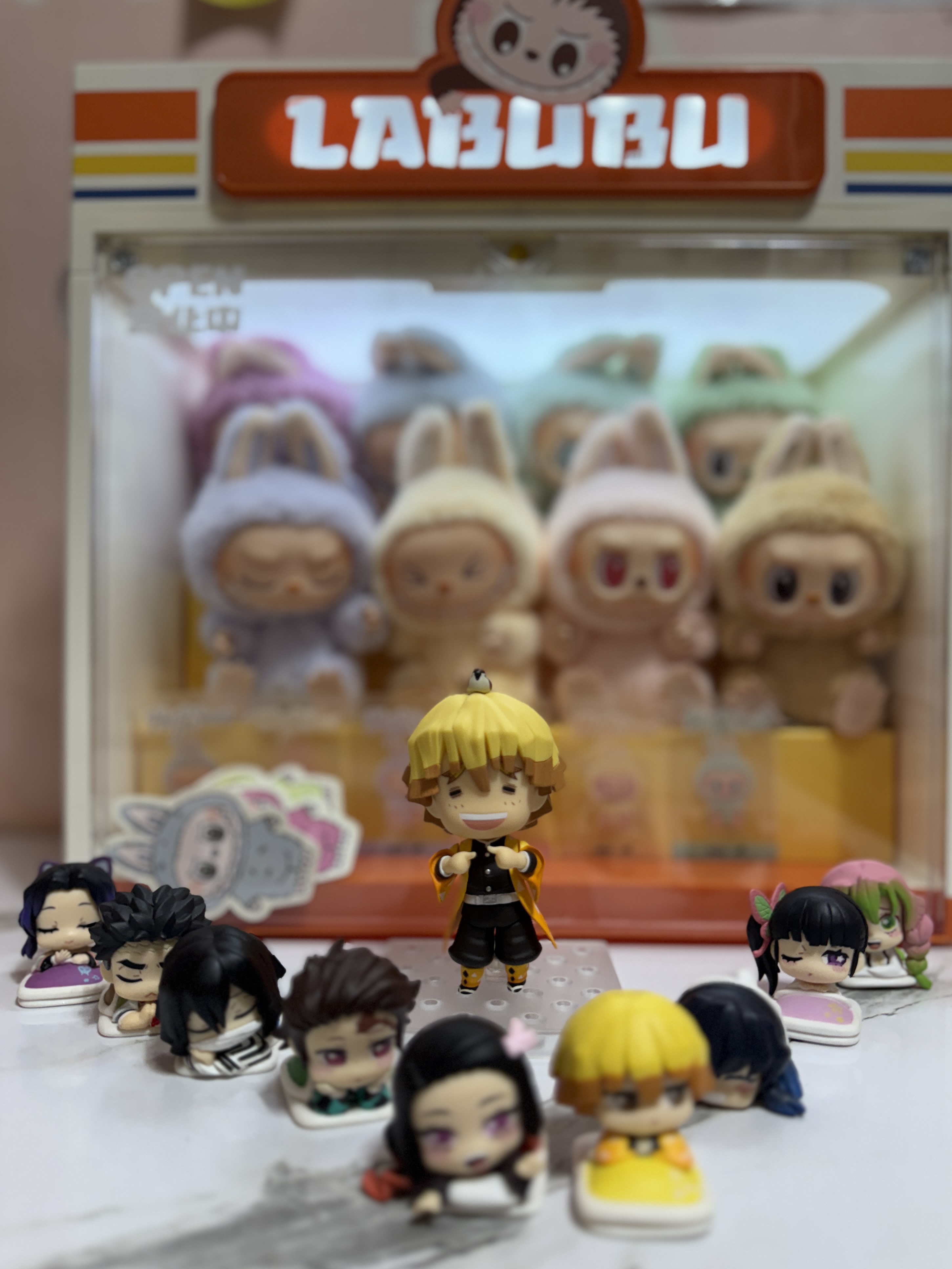 Pop Mart Labubu The Monsters Labubu Tasty Macarons Series Sesame Bean Keyring (Opened Case), Pop Mart Labubu The Monsters Labubu Tasty Macarons Series Toffe Keyring 착용 스타일 - 3
