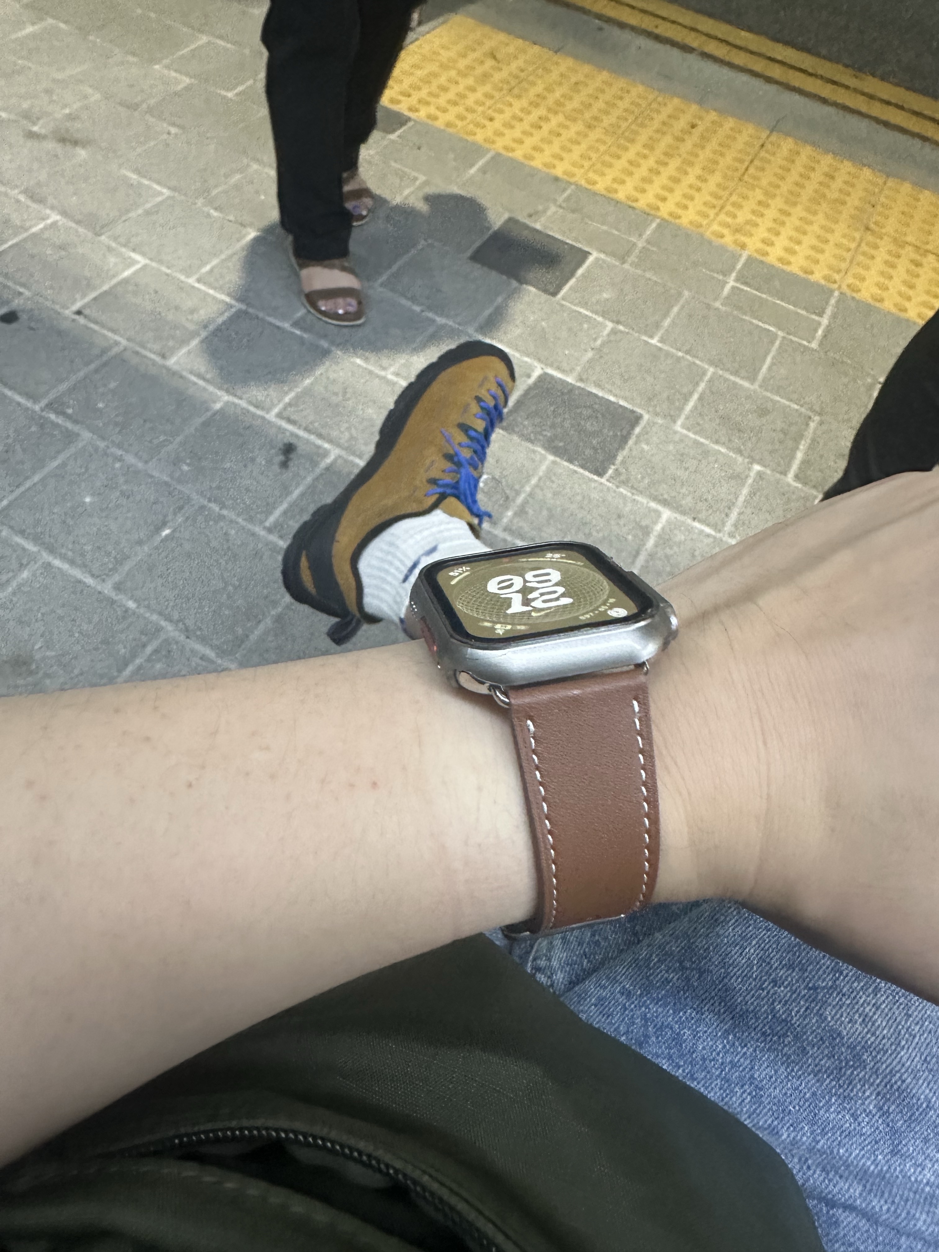 SINJIMORU Smartwatch Leather Band Strap Apple Watch Galaxy Watch 11/10/9/8/7/6/5/4/SE/3/2 Ultra 3/2 Classic Pro Brown, KEEN Men Jasper Cathay Spice/Orion Blue 착용 스타일