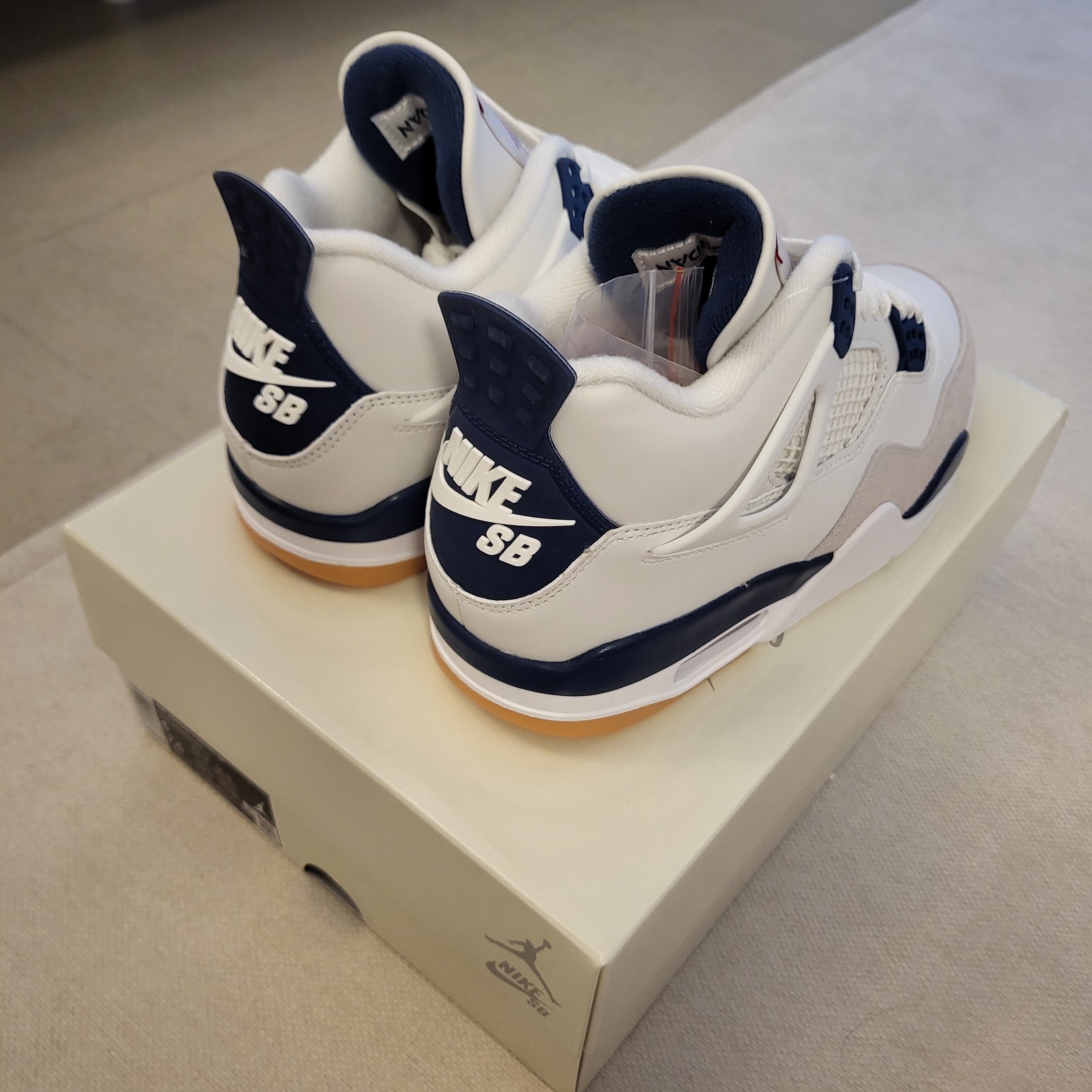 Jordan 4 x Nike SB Retro SP Navy 착용 스타일 - 4