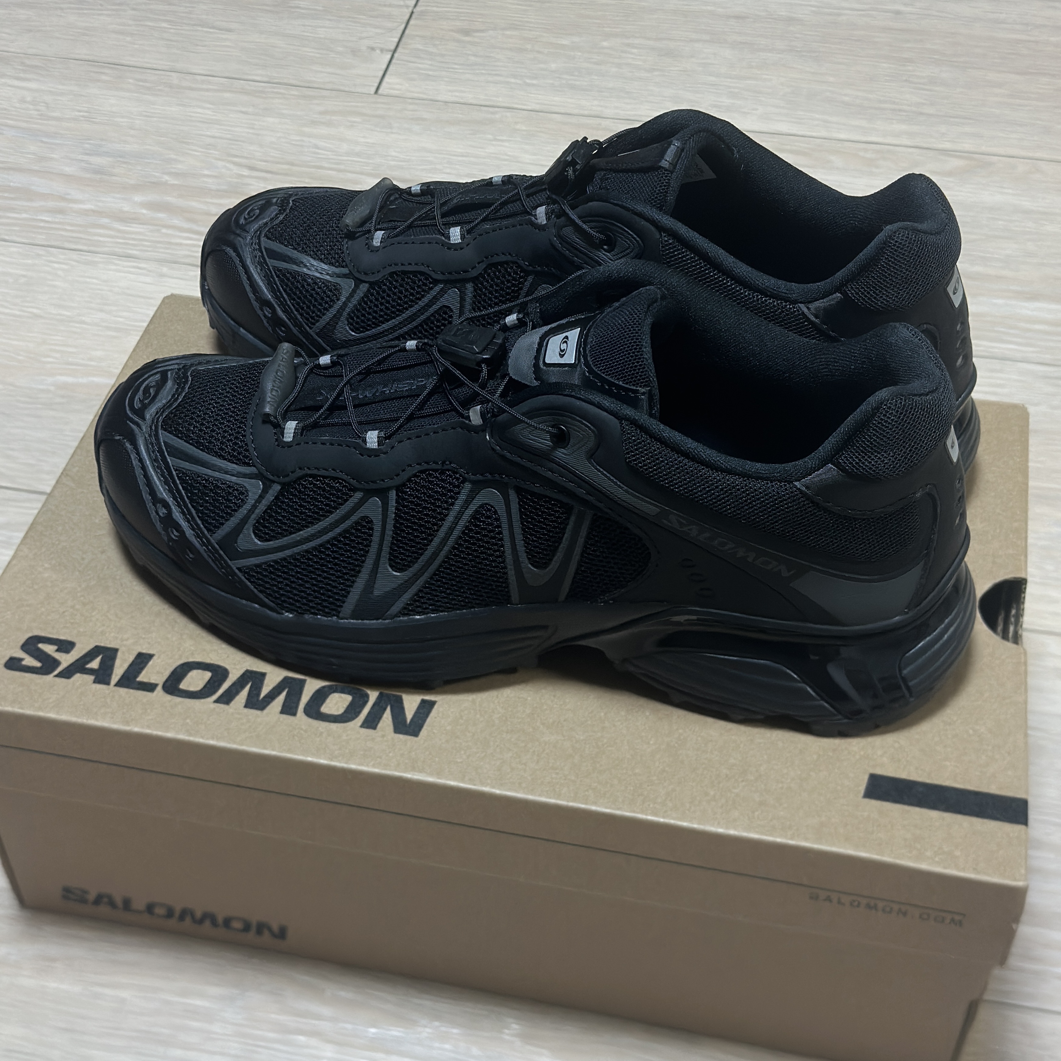 Salomon XT-Whisper Black Asphalt 착용 스타일 - 2