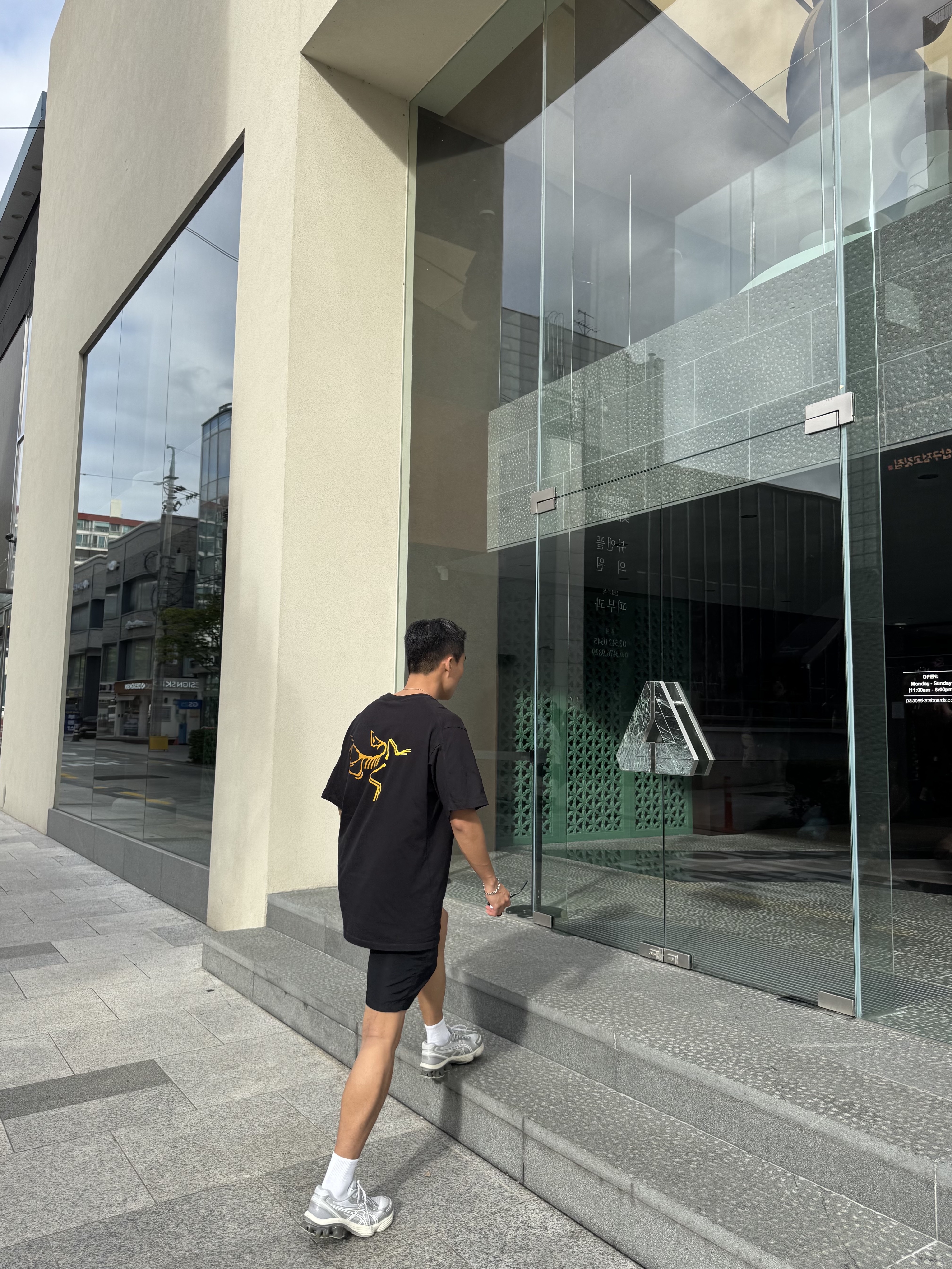 Asics Gel-Kinetic Fluent White, Stussy Big Stock Water Shorts Black 착용 스타일 - 2