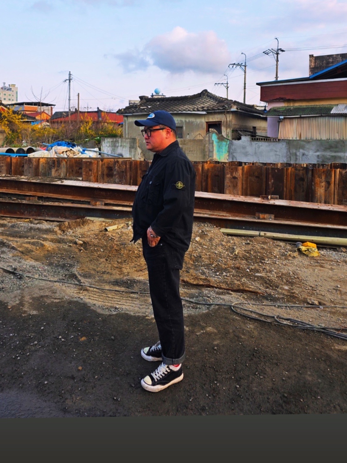 Stone Island 42522 Garment Dyed Crinkle Reps Polartec Nylon Shirts Jacket Black - 23SS, Maison Mihara Yasuhiro Peterson23 OG Sole Canvas Low-top Sneakers Black 착용 스타일