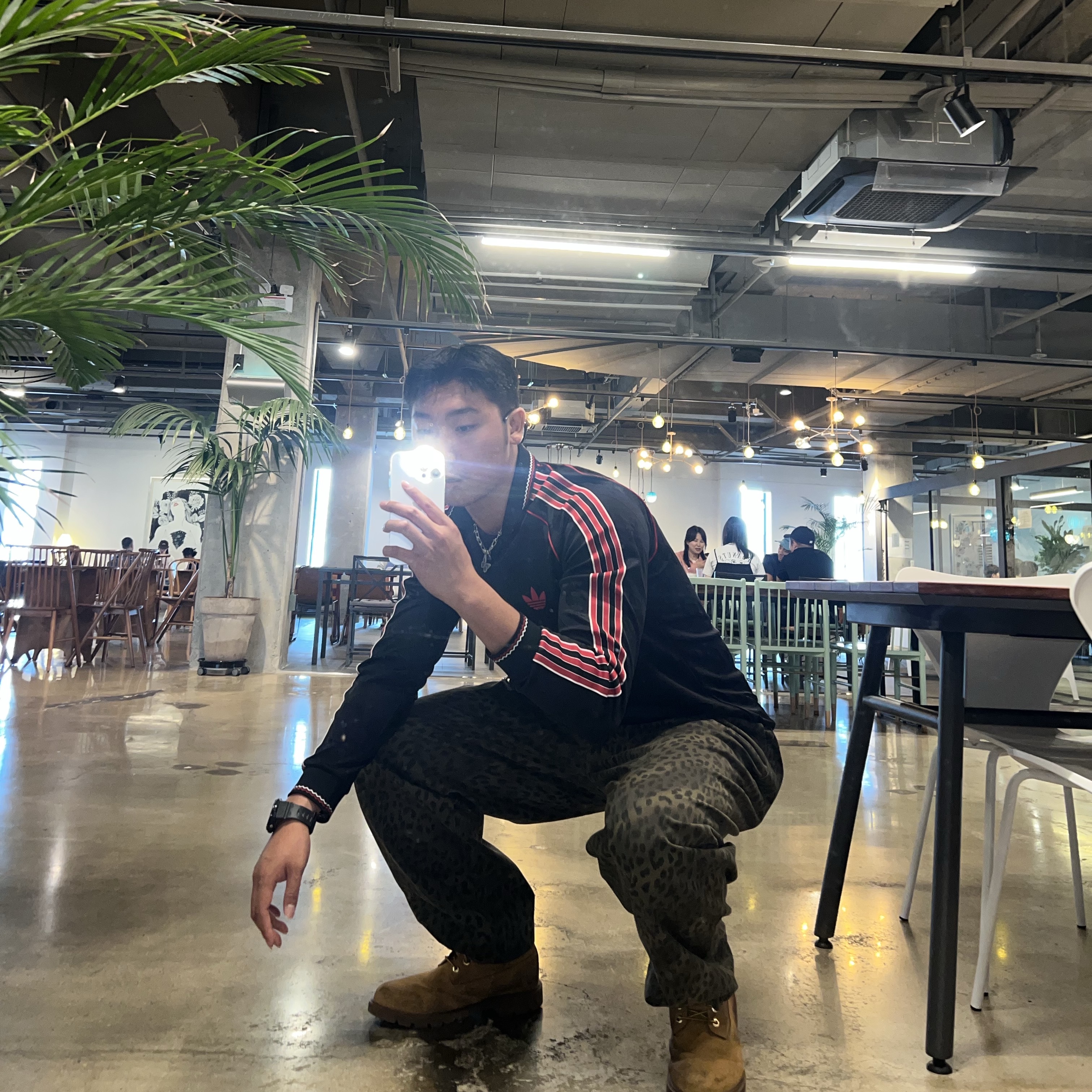 ersco Leopard Baggy Trousers Khaki, Adidas Manchester United LFSTLR Jersey Black - KR Sizing 착용 스타일