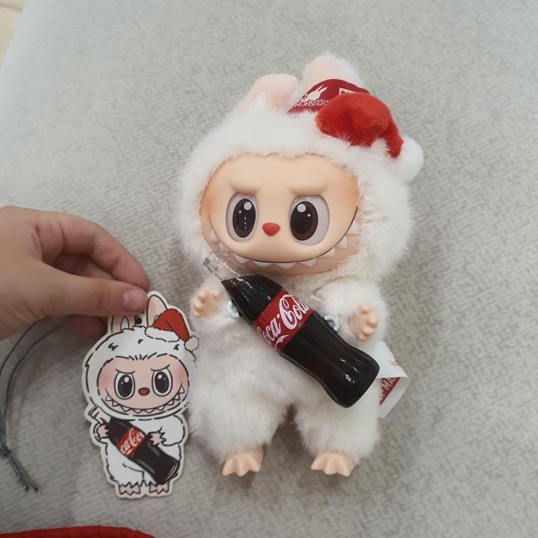 Pop Mart Labubu Coca Cola Series Keyring Sealed Case (1 Blind Box) 착용 스타일