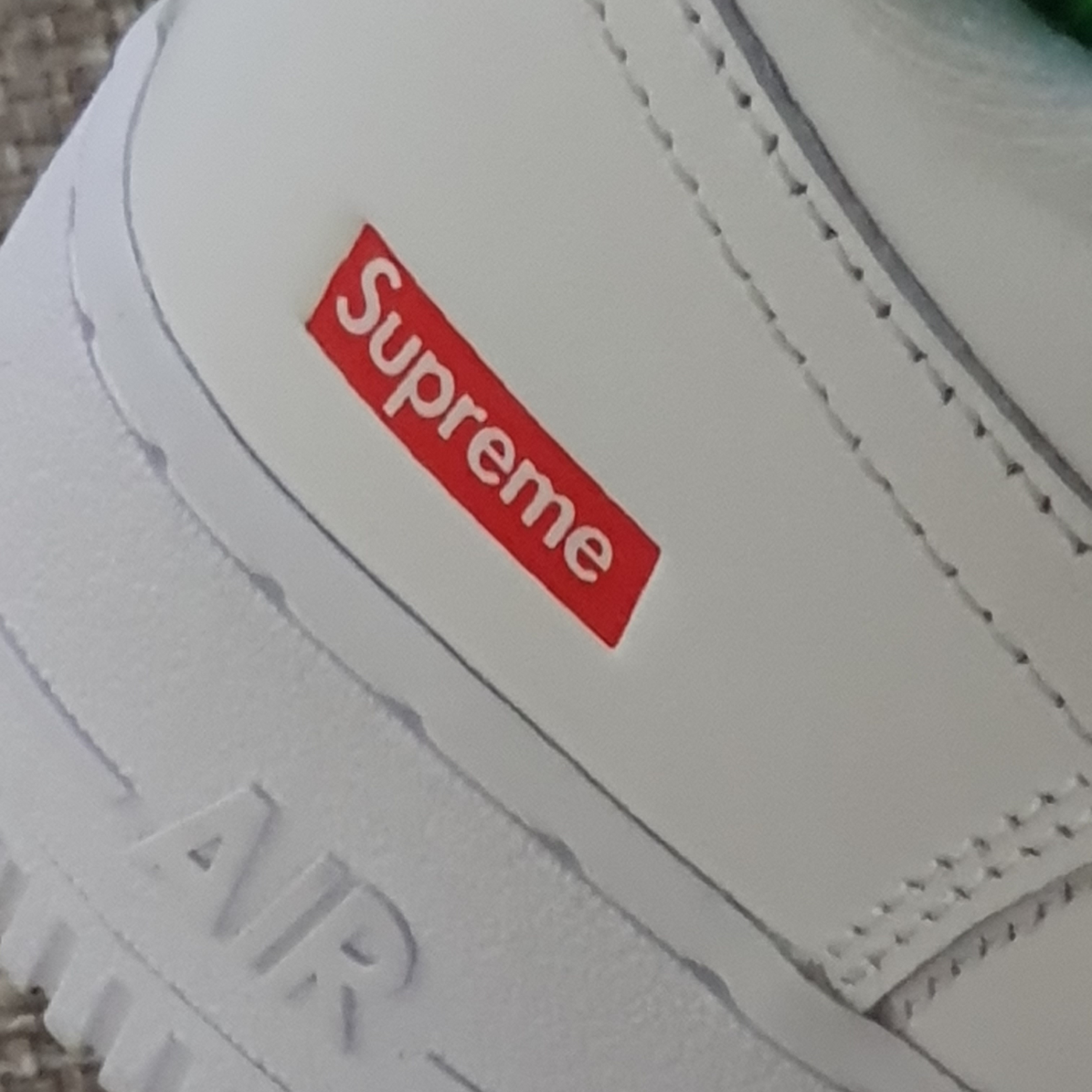 Nike x Supreme Air Force 1 Low White 착용 스타일
