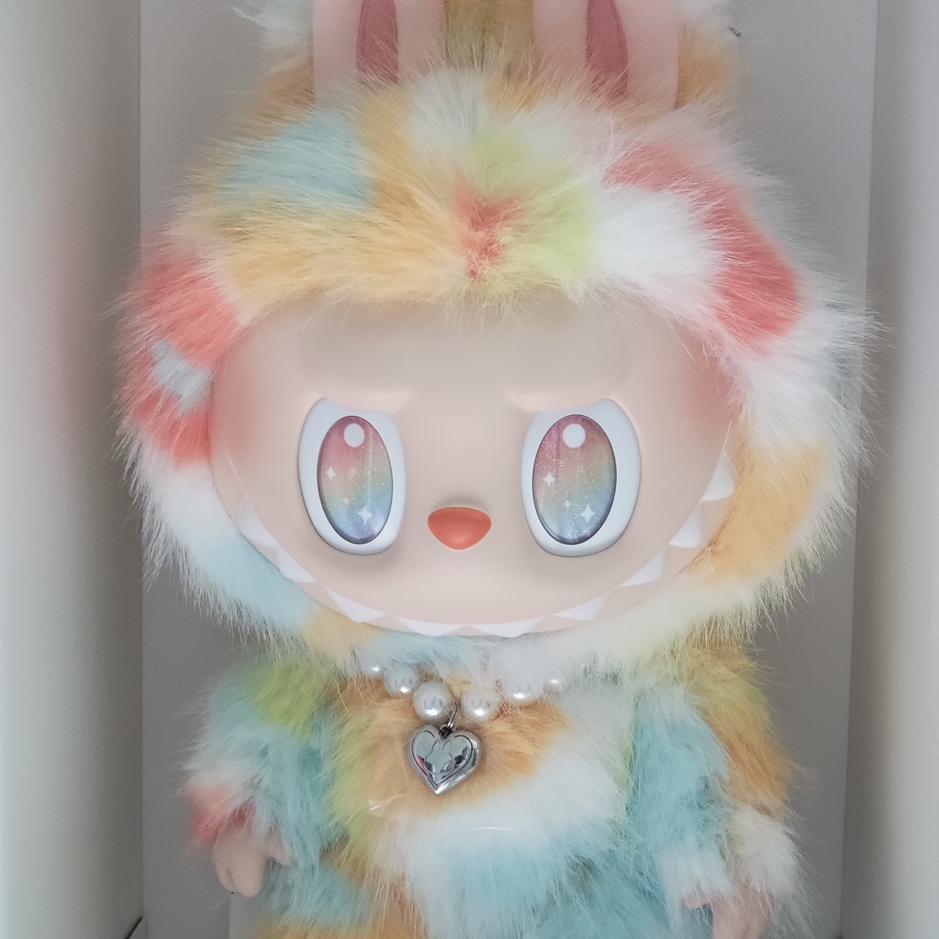 Pop Mart Labubu The Monsters Big Into Energy Series-Rock The Universe Vinyl Plush Doll 착용 스타일