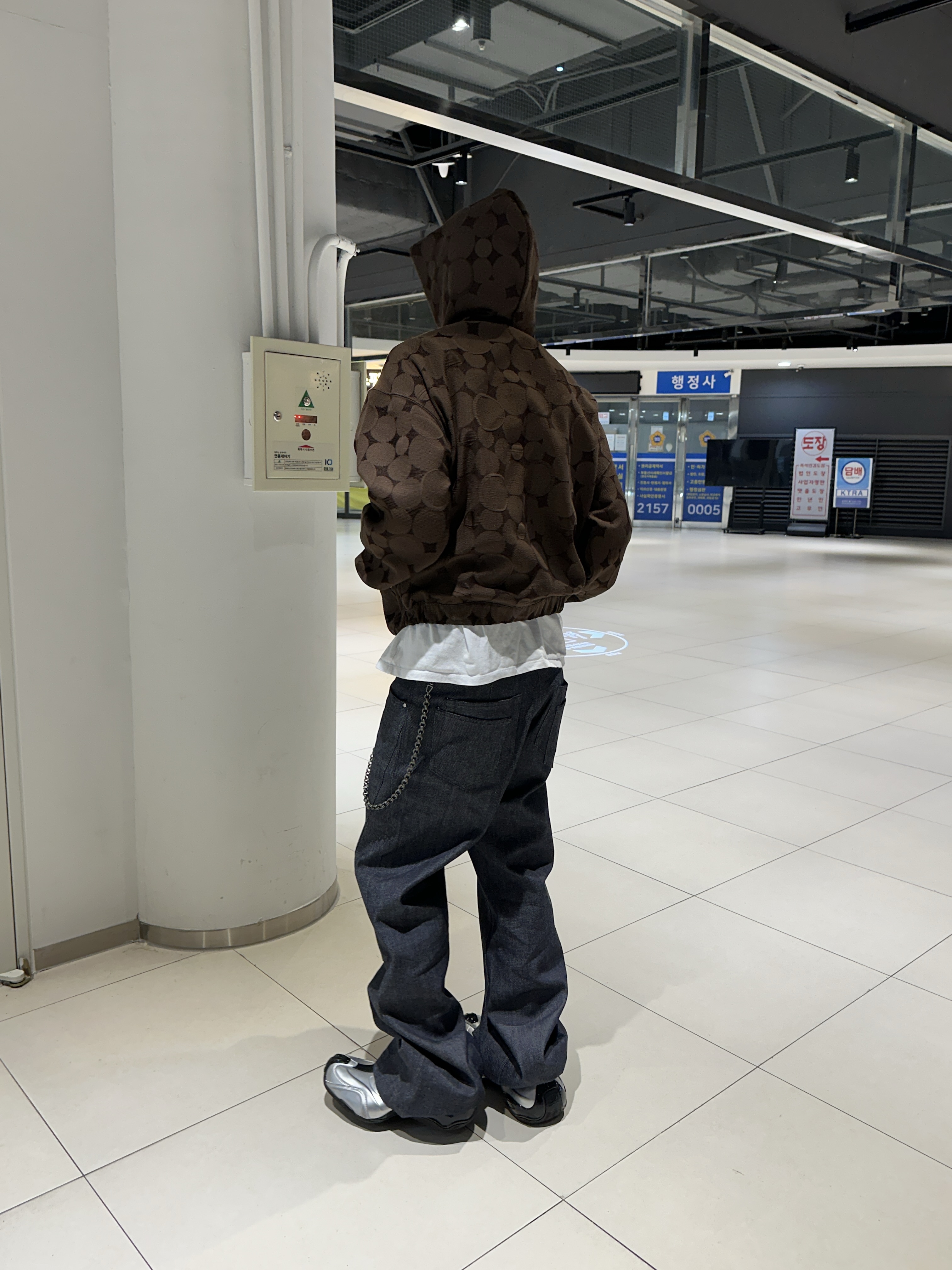 Nonnod Zen Zip Hoodie Brown Jacquard, Nonnod Zen Raw Selvedge Denim Pants Indigo 착용 스타일 - 2