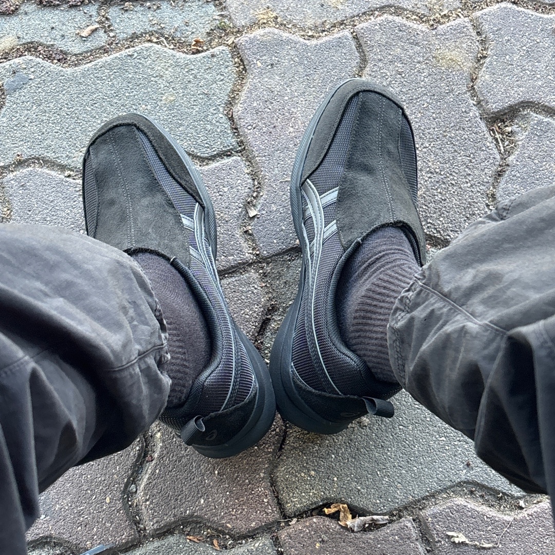 Asics Life Walker 010 Black - 2E Wide, The North Face Gear Up DT Pants Black 착용 스타일