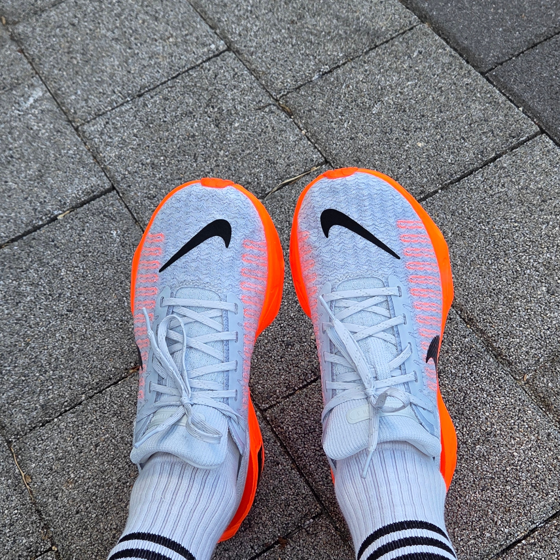Nike ZoomX Invincible Run 3 Pure Platinum Cool Grey 착용 스타일