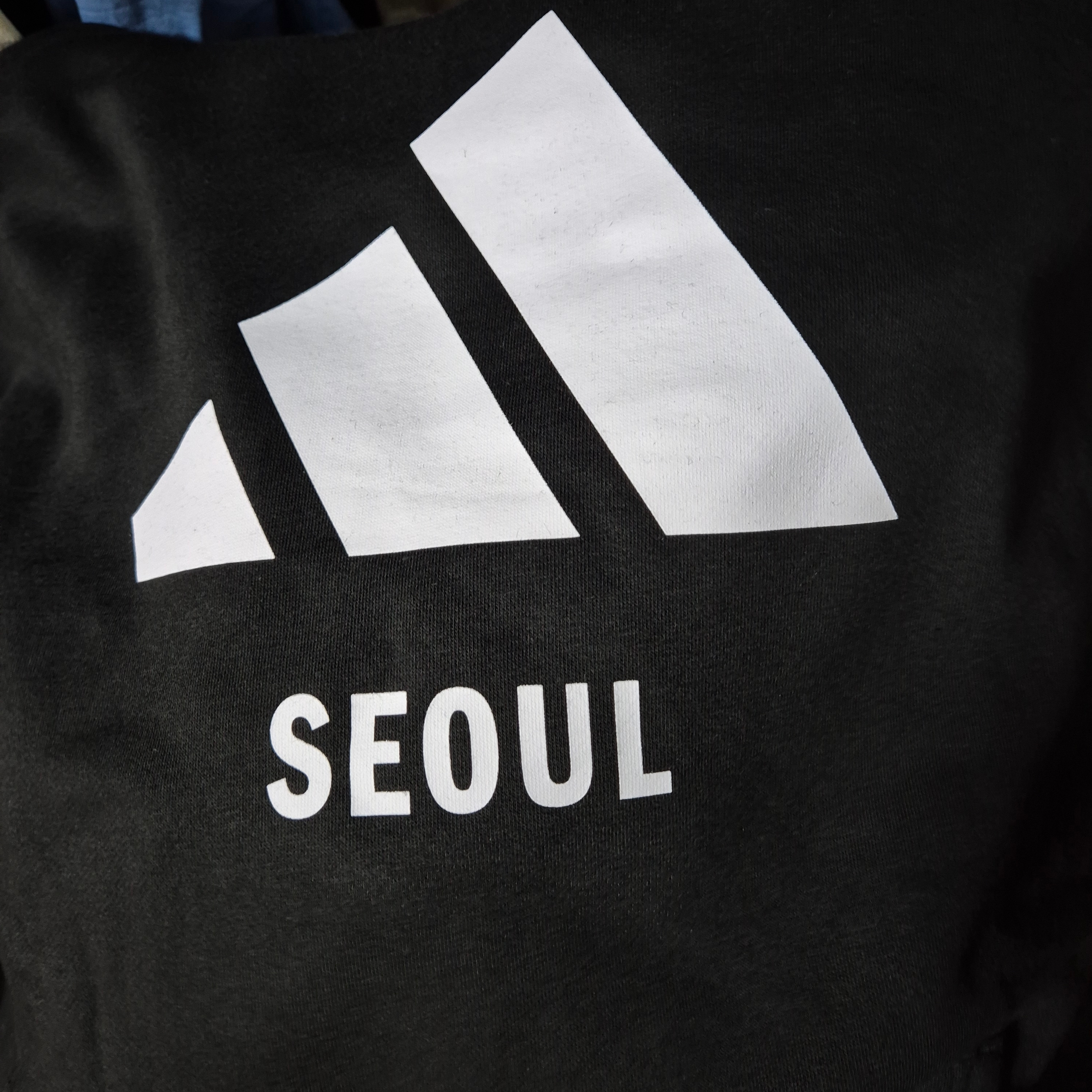 Adidas Seoul Hoodie Black - KR Sizing 착용 스타일