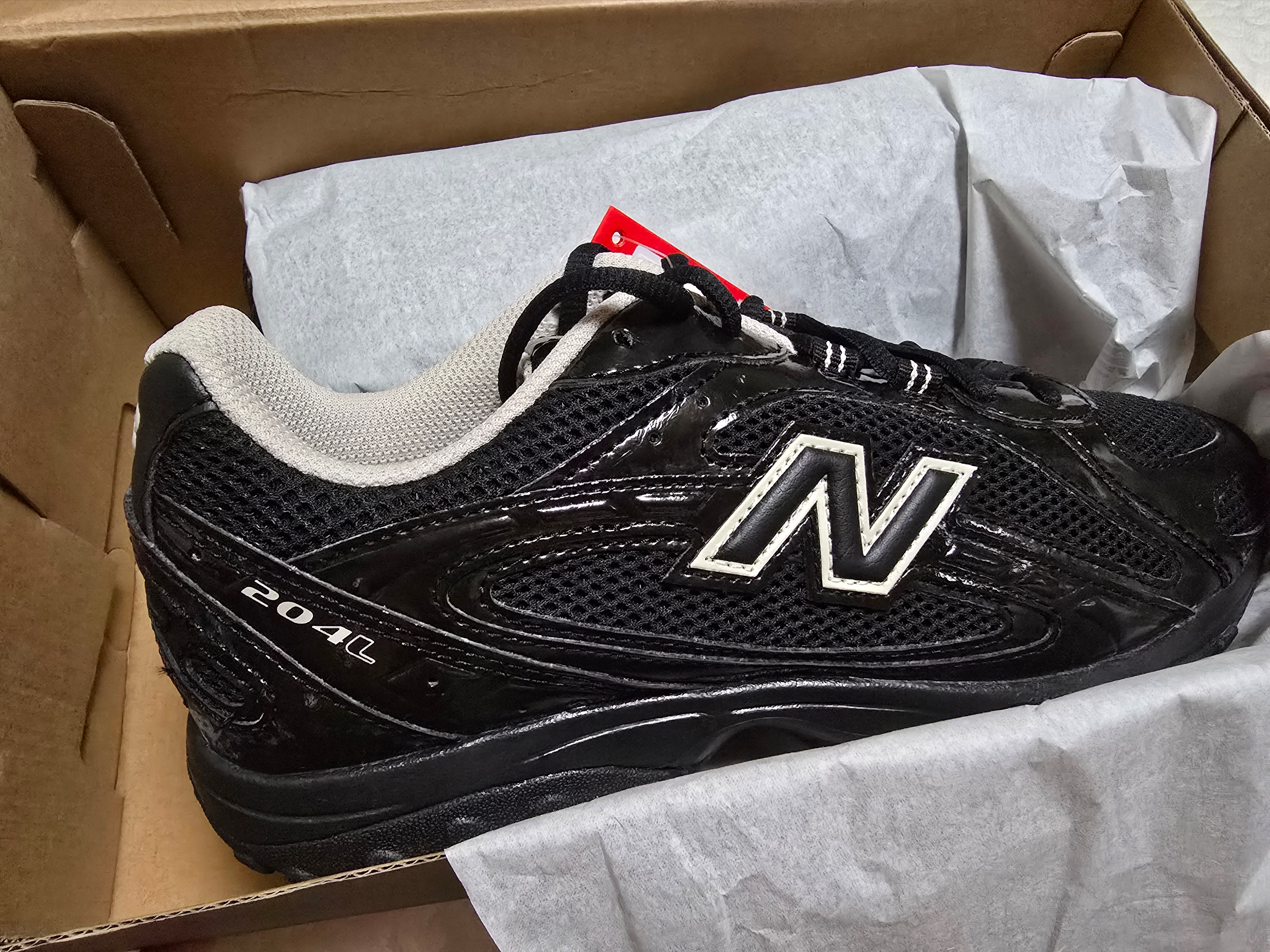 New Balance 204L Black Timberwolf 착용 스타일