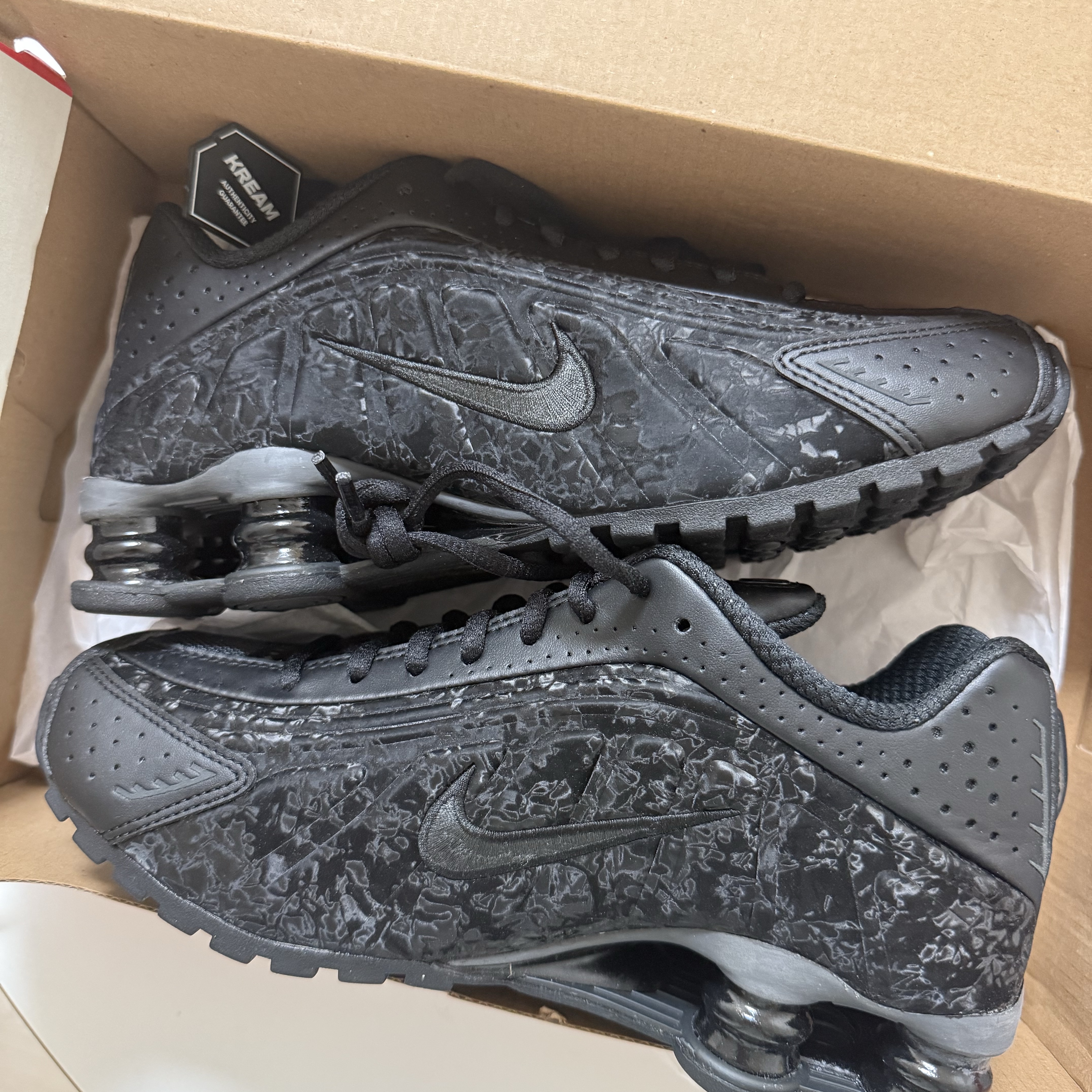 (W) Nike Shox R4 Black Dark Smoke Grey 착용 스타일