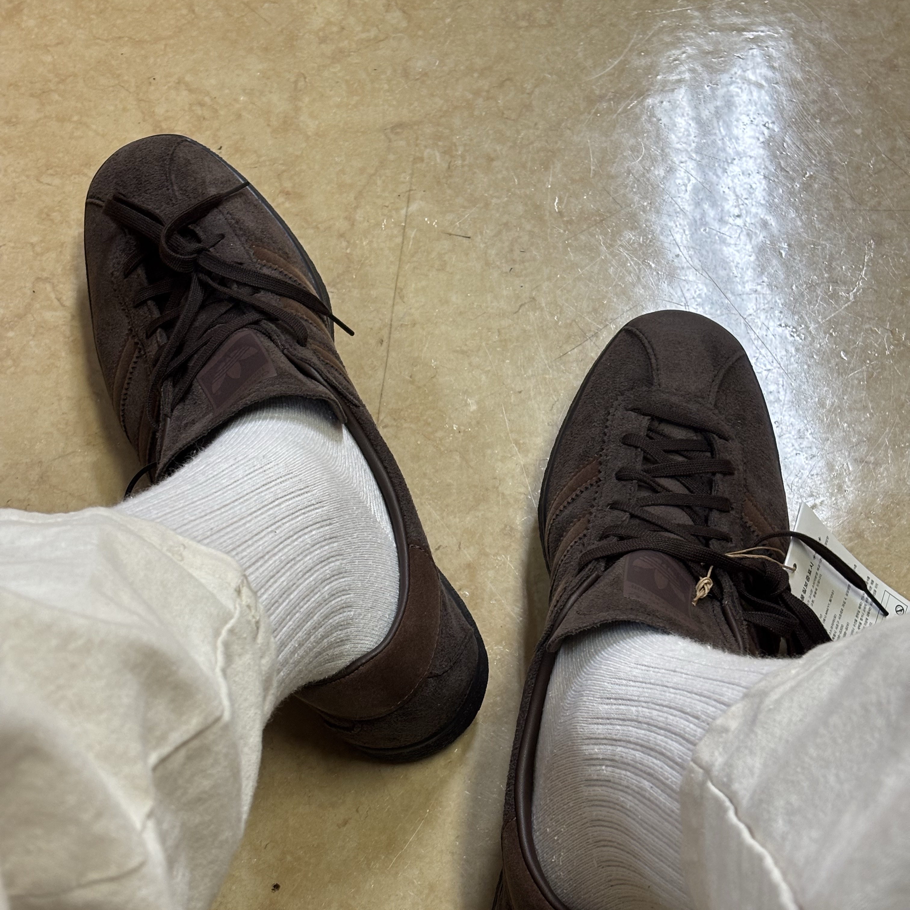 Adidas Tobacco Gruen Dark Brown 착용 스타일
