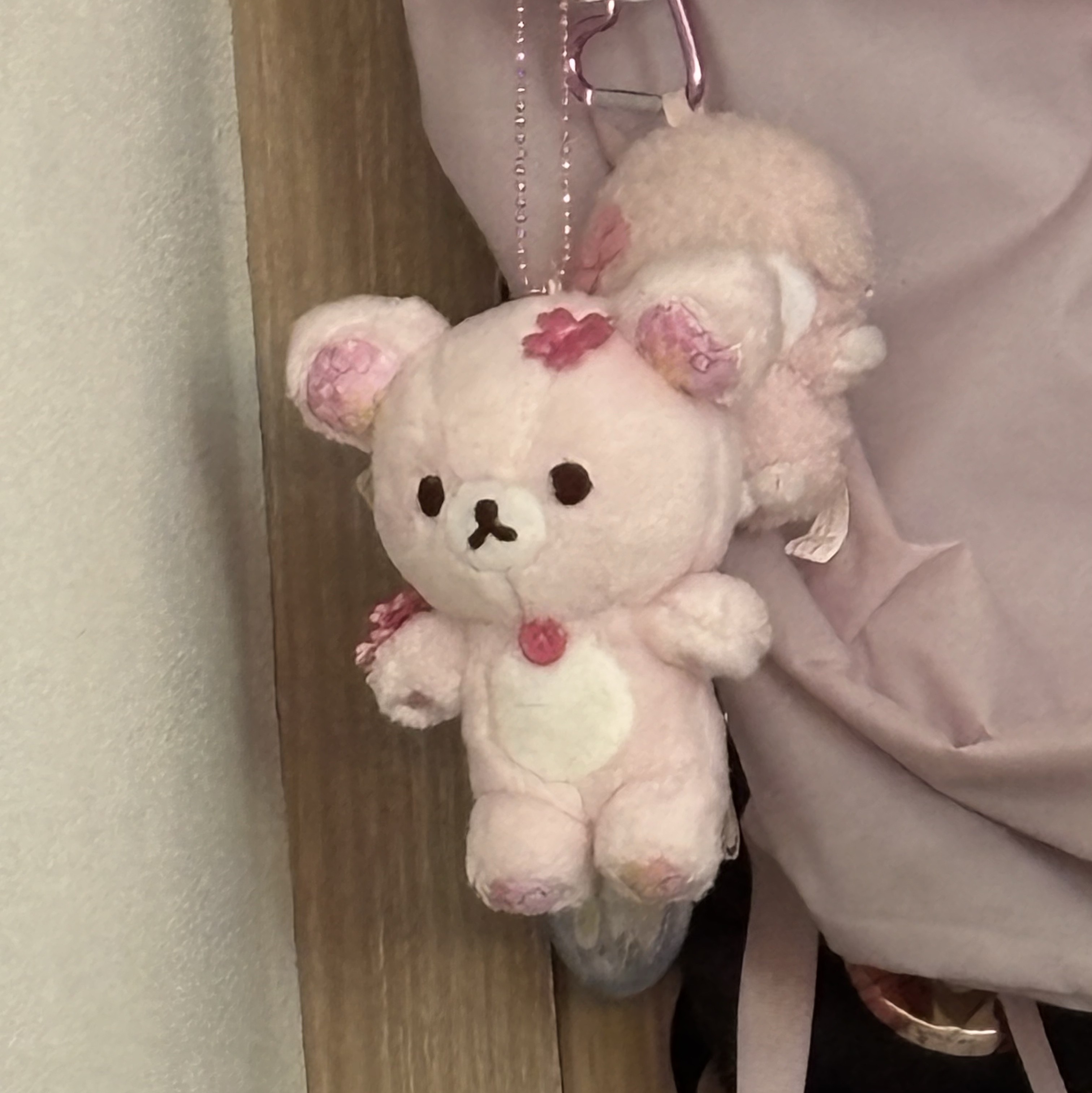 San-X Rilakkuma Sakura Collectible Cherry Blossom Keyring Korilakkuma 착용 스타일