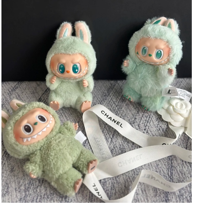 Pop Mart Labubu The Monsters Labubu Tasty Macarons Series Green Grape Keyring, Pop Mart Labubu The Monsters Highlight Series Serenity Keyring (Opened Case) 착용 스타일