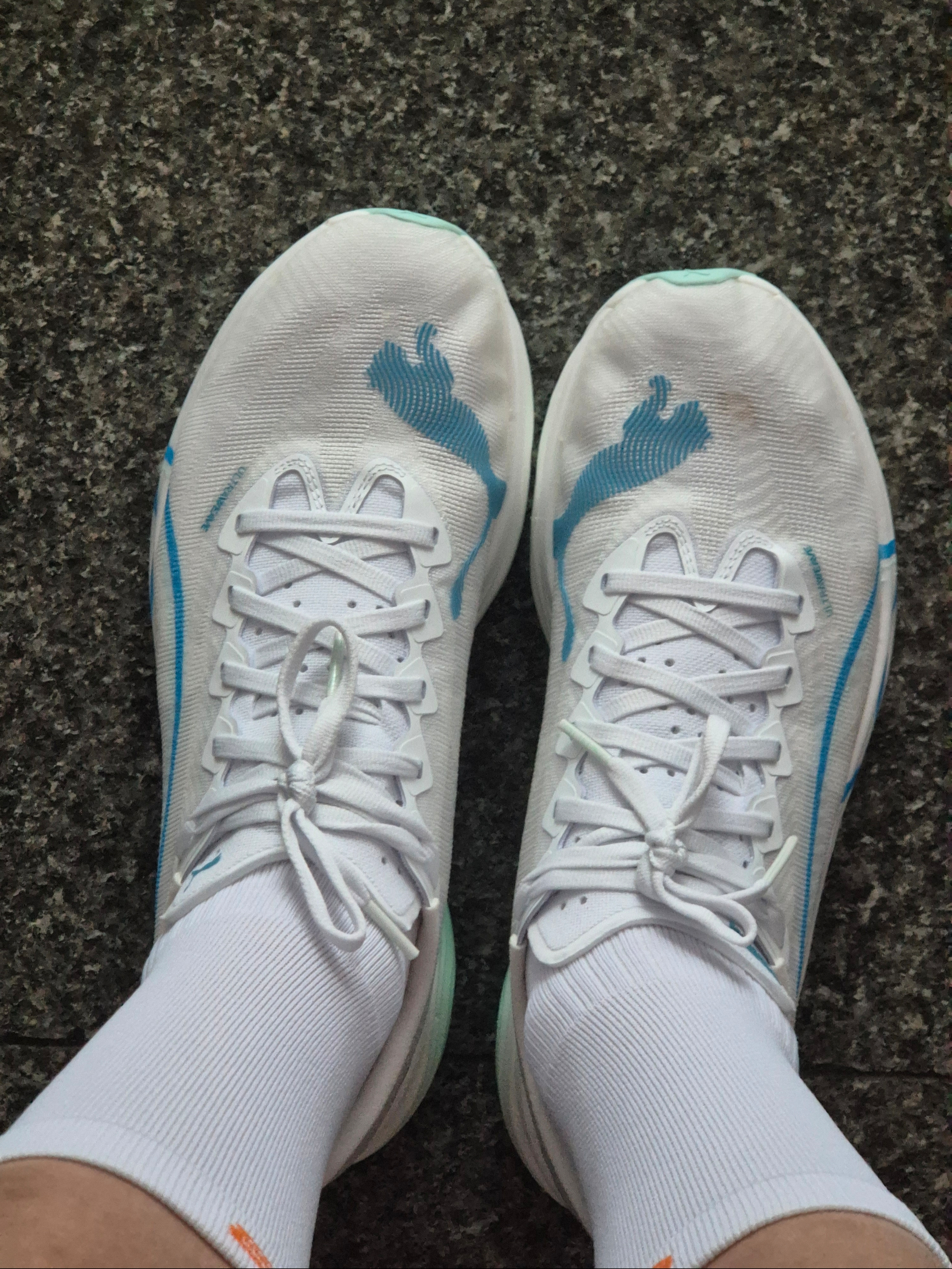 Puma Deviate Nitro Elite 3 White Speed Blue 착용 스타일