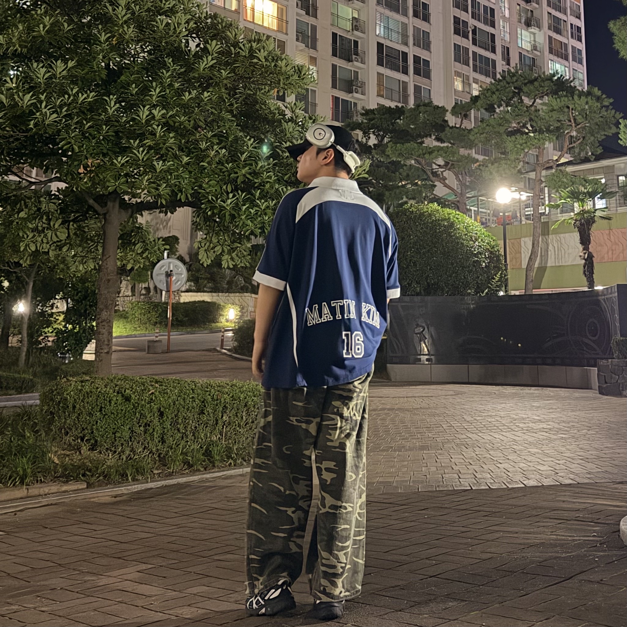 Asics Gel-Venture 6 Carrier Grey, Matin Kim Sporty Track Jersy Top Navy 착용 스타일 - 2