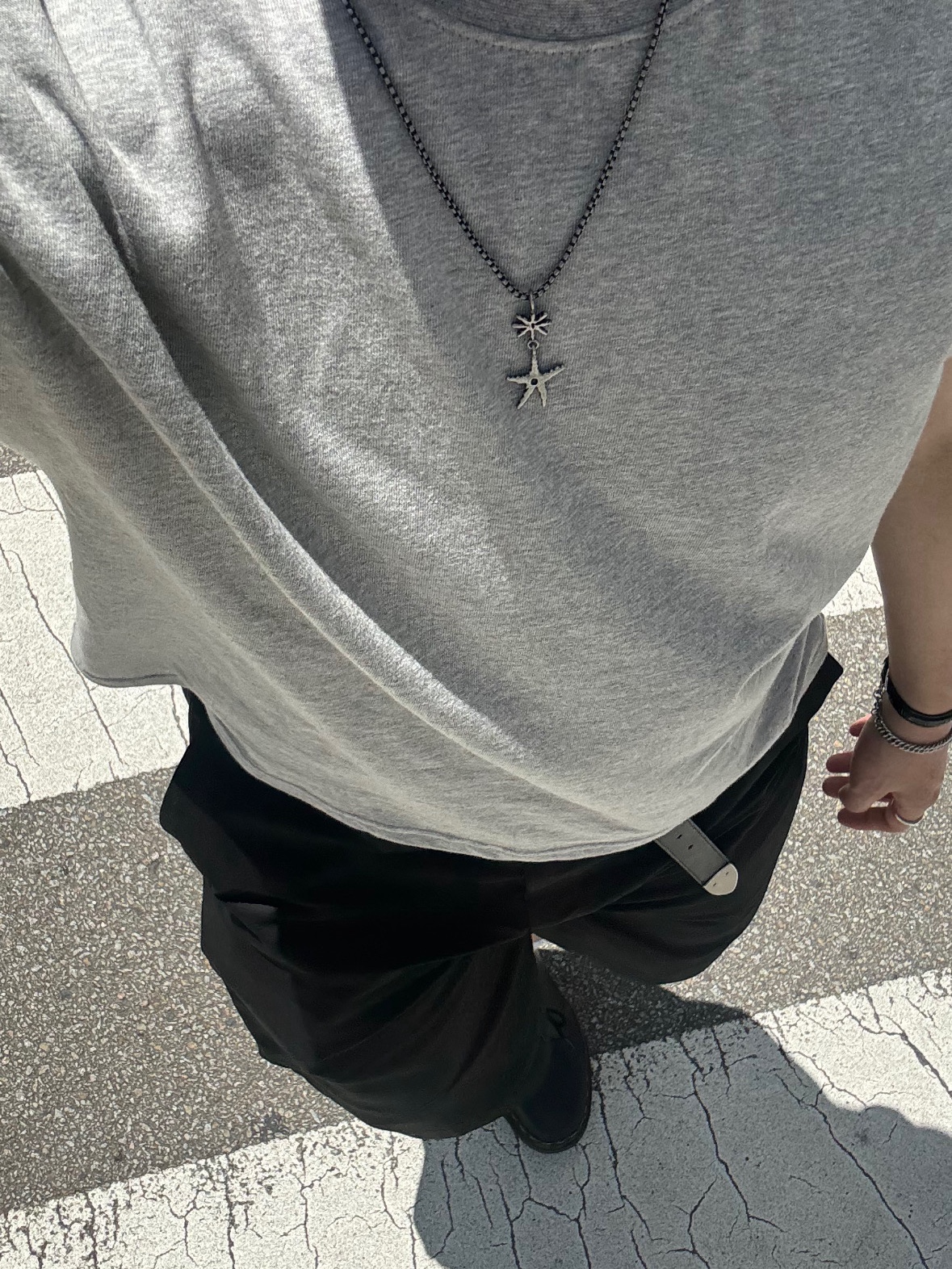 Dickies Loose Fit 13 Inch Flat Front Work Shorts Black, Dr. Martens 1461 Smooth Black 착용 스타일