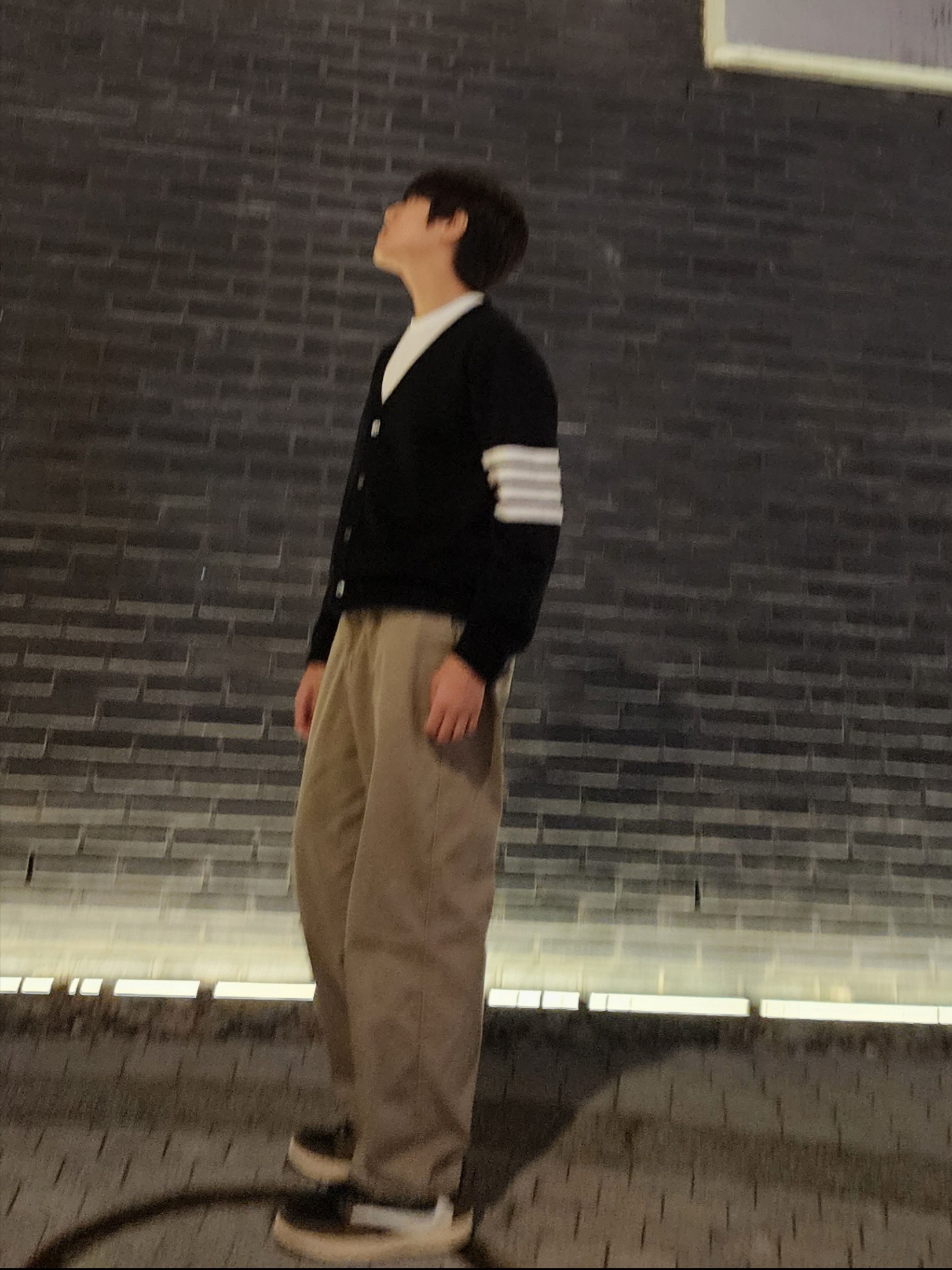 Jordan 1 x Travis Scott Retro Low OG SP Mocha, Thom Browne Sustainable Fine Merino Wool 4-Bar Classic Cardigan Black 착용 스타일