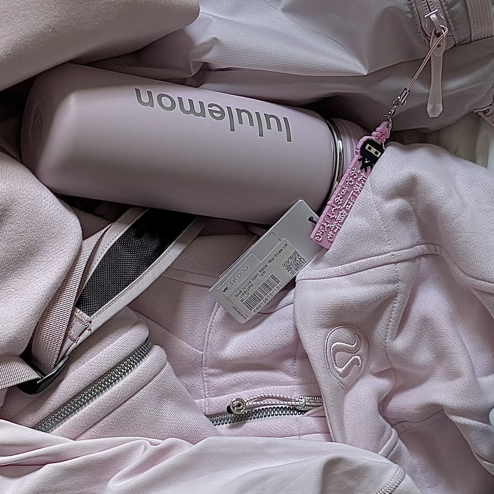Lululemon Back to Life Sports Bottle 18 oz. Straw Lid Pink Glow 착용 스타일