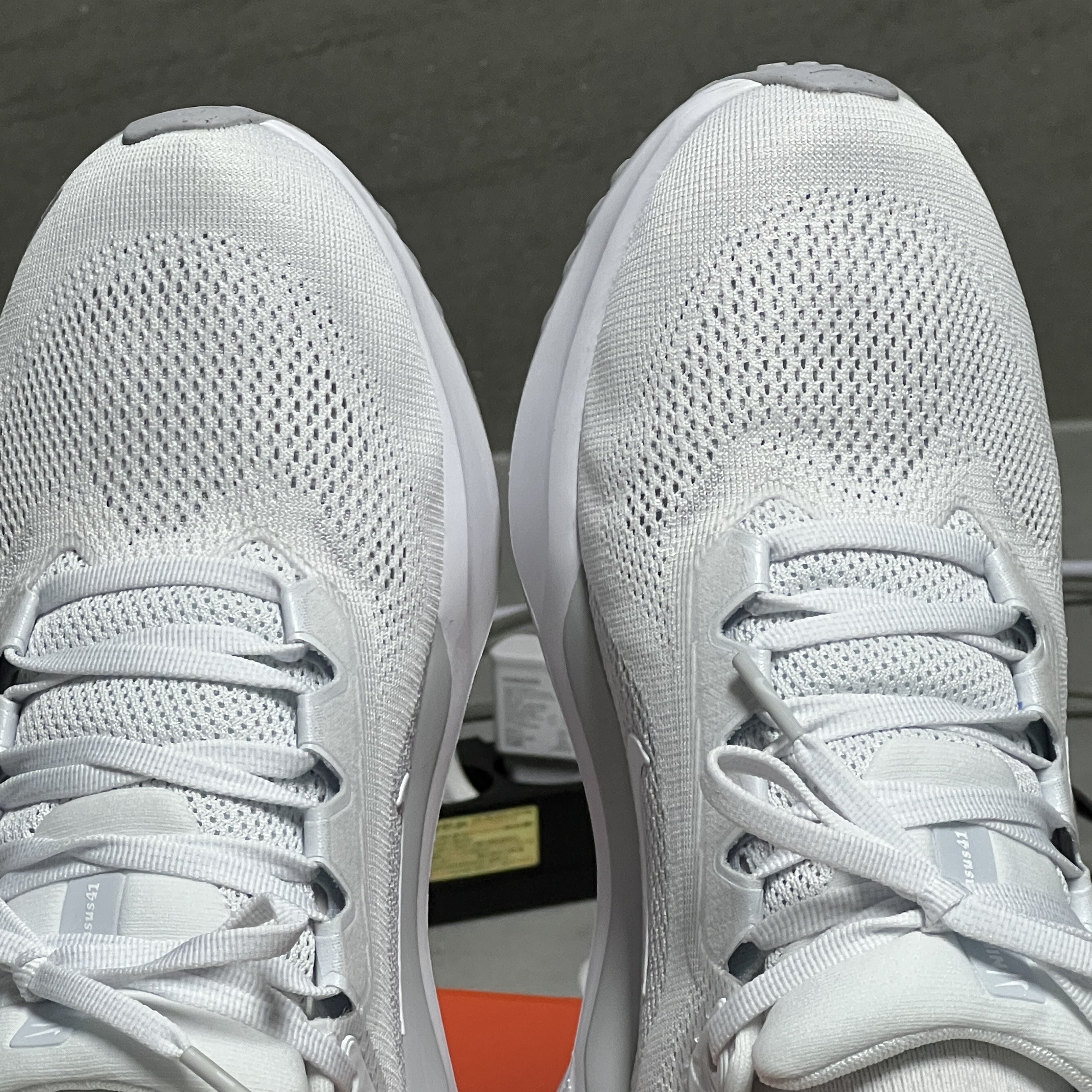 Nike Air Zoom Pegasus 41 White Pure Platinum 착용 스타일