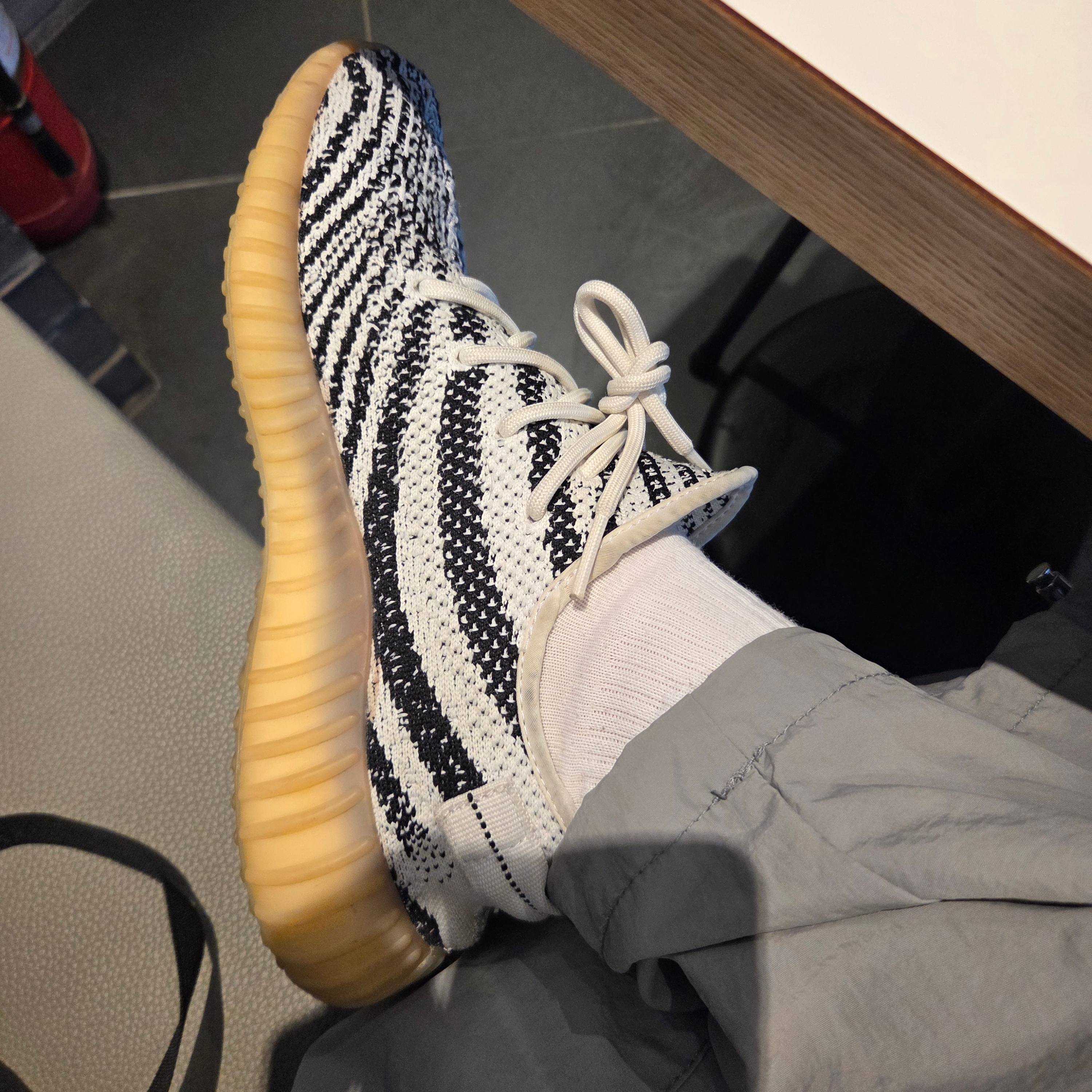 Adidas Yeezy Boost 350 V2 Zebra 2017/2019/2020 착용 스타일
