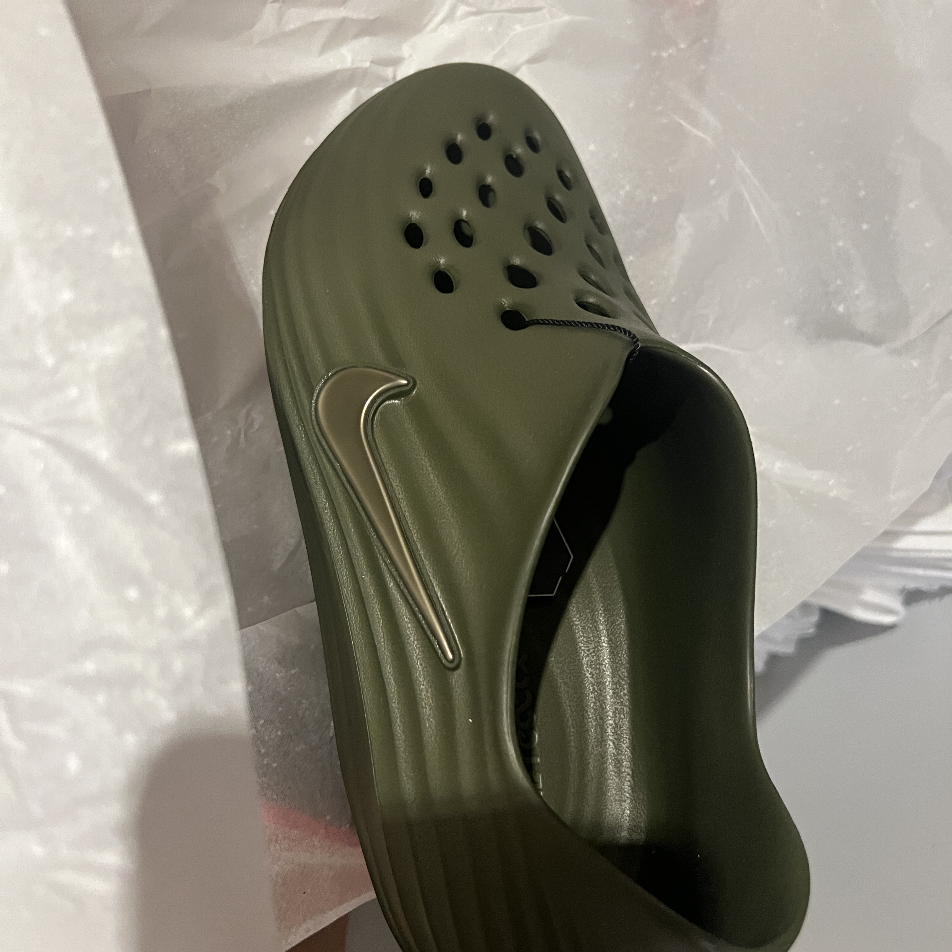 Nike ReactX Rejuven8 Medium Olive 착용 스타일